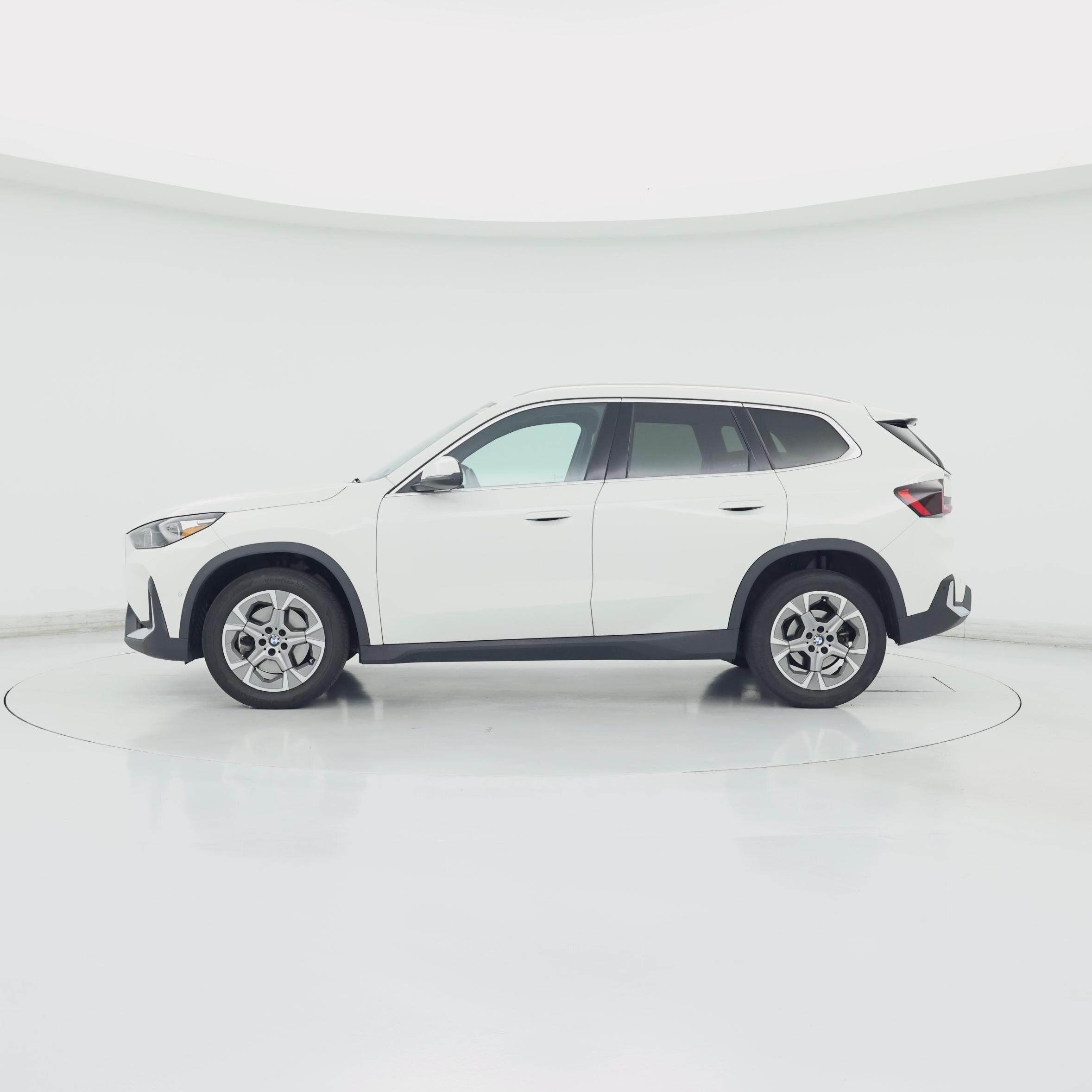 Thumbnail: 2023 BMW X1 - 3