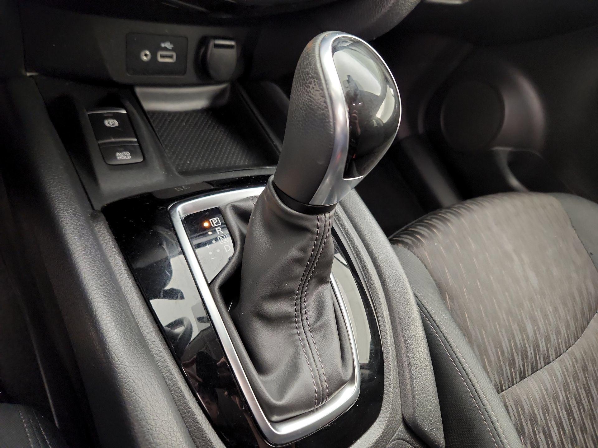 Thumbnail: 2020 Nissan Rogue - 16