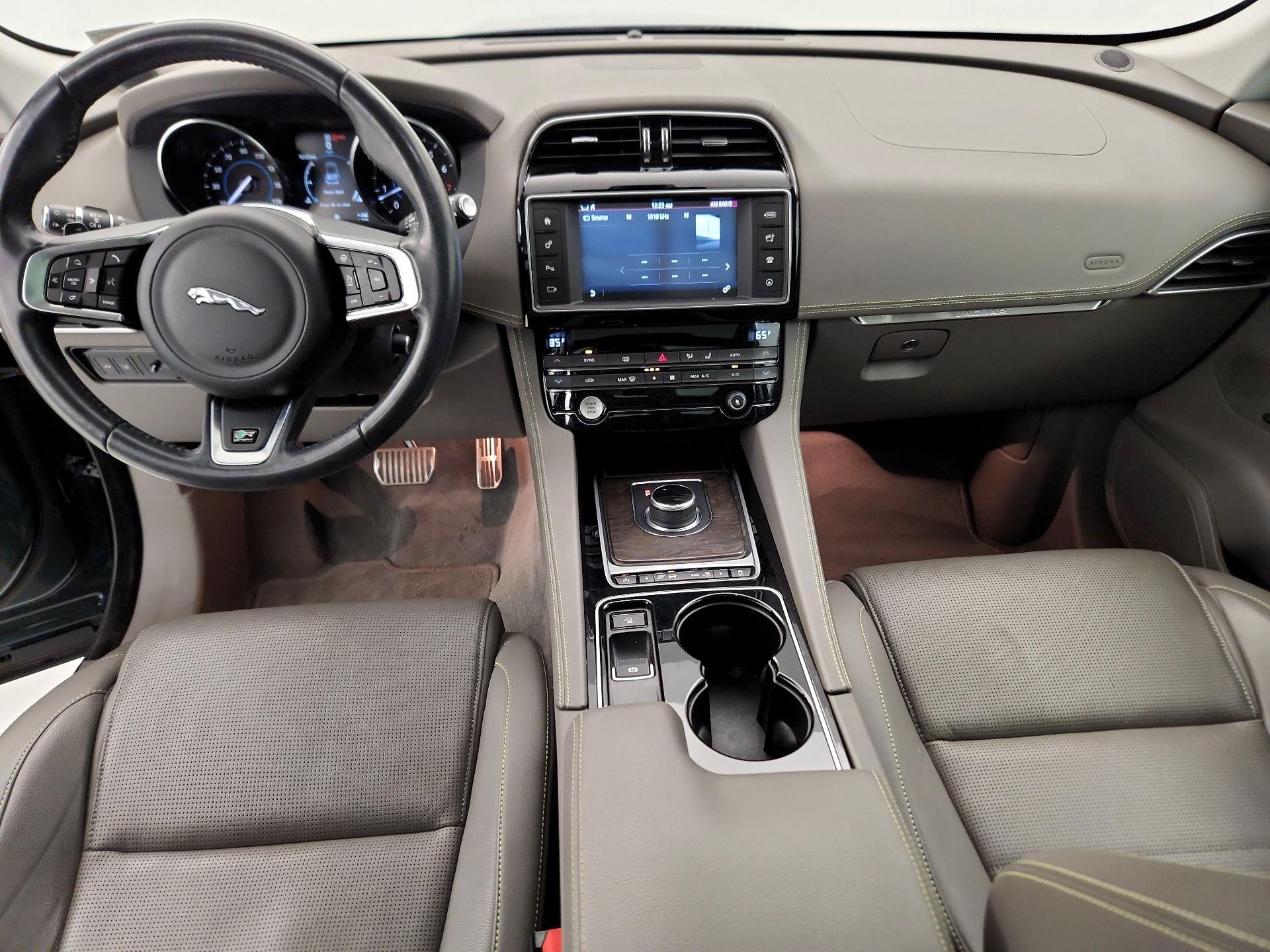Thumbnail: 2017 Jaguar F-Pace - 9