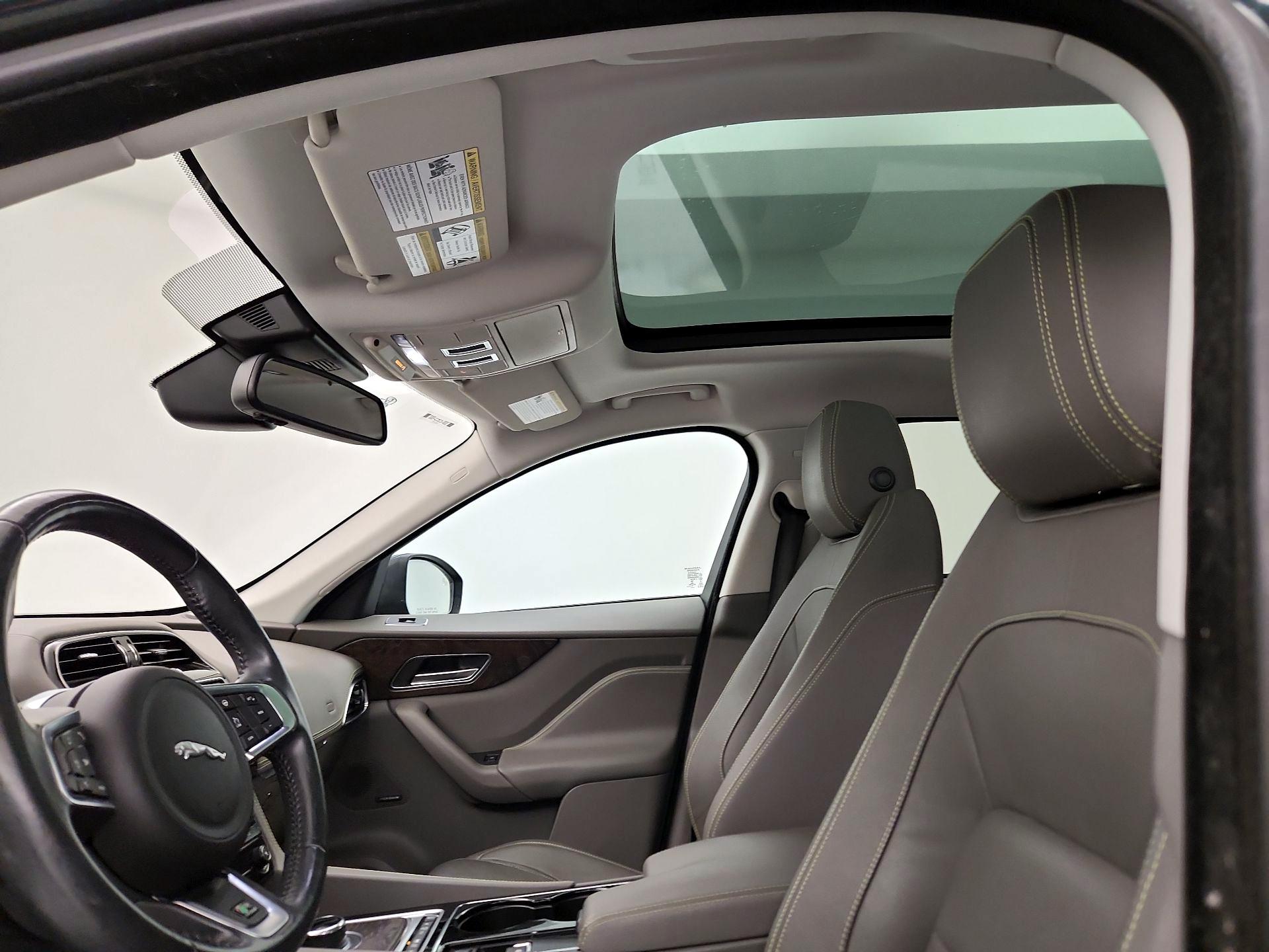 Thumbnail: 2017 Jaguar F-Pace - 19