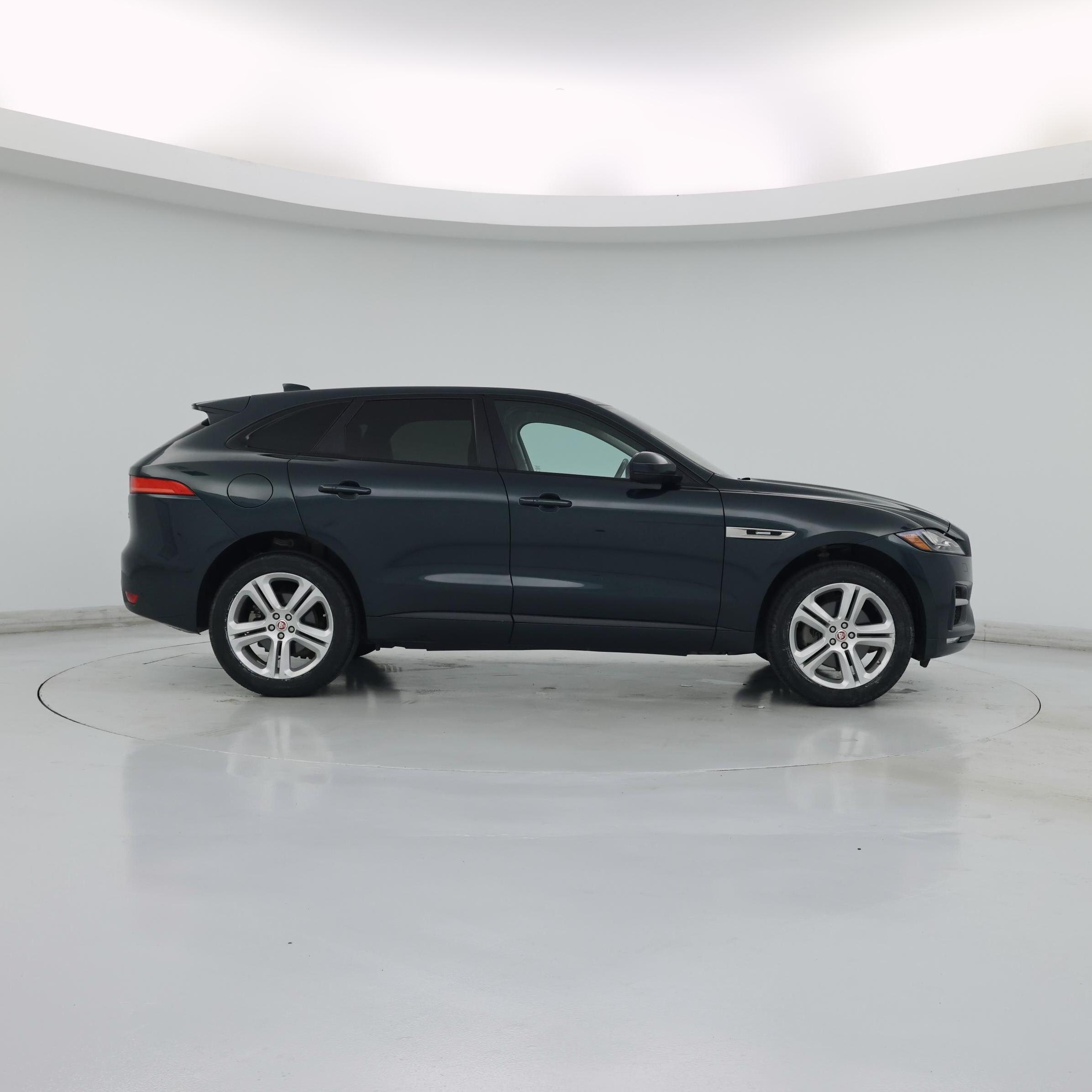 Thumbnail: 2017 Jaguar F-Pace - 7