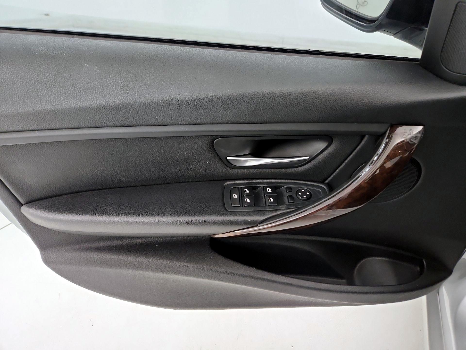 Thumbnail: 2015 BMW 3 Series - 12