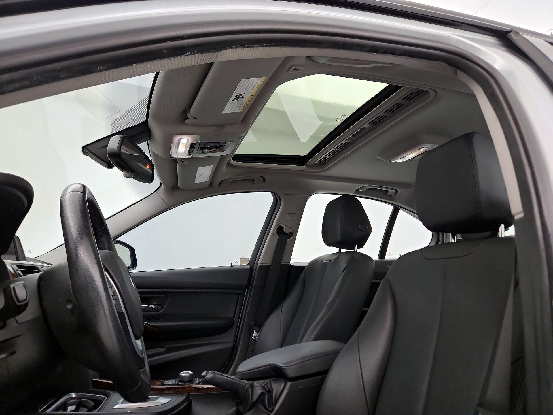 Thumbnail: 2015 BMW 3 Series - 18