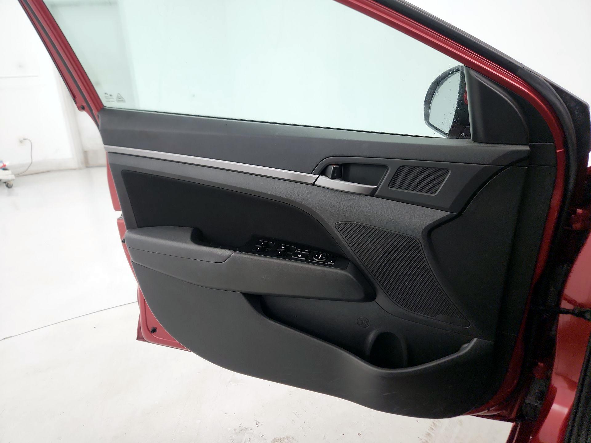 Thumbnail: 2017 Hyundai Elantra - 12