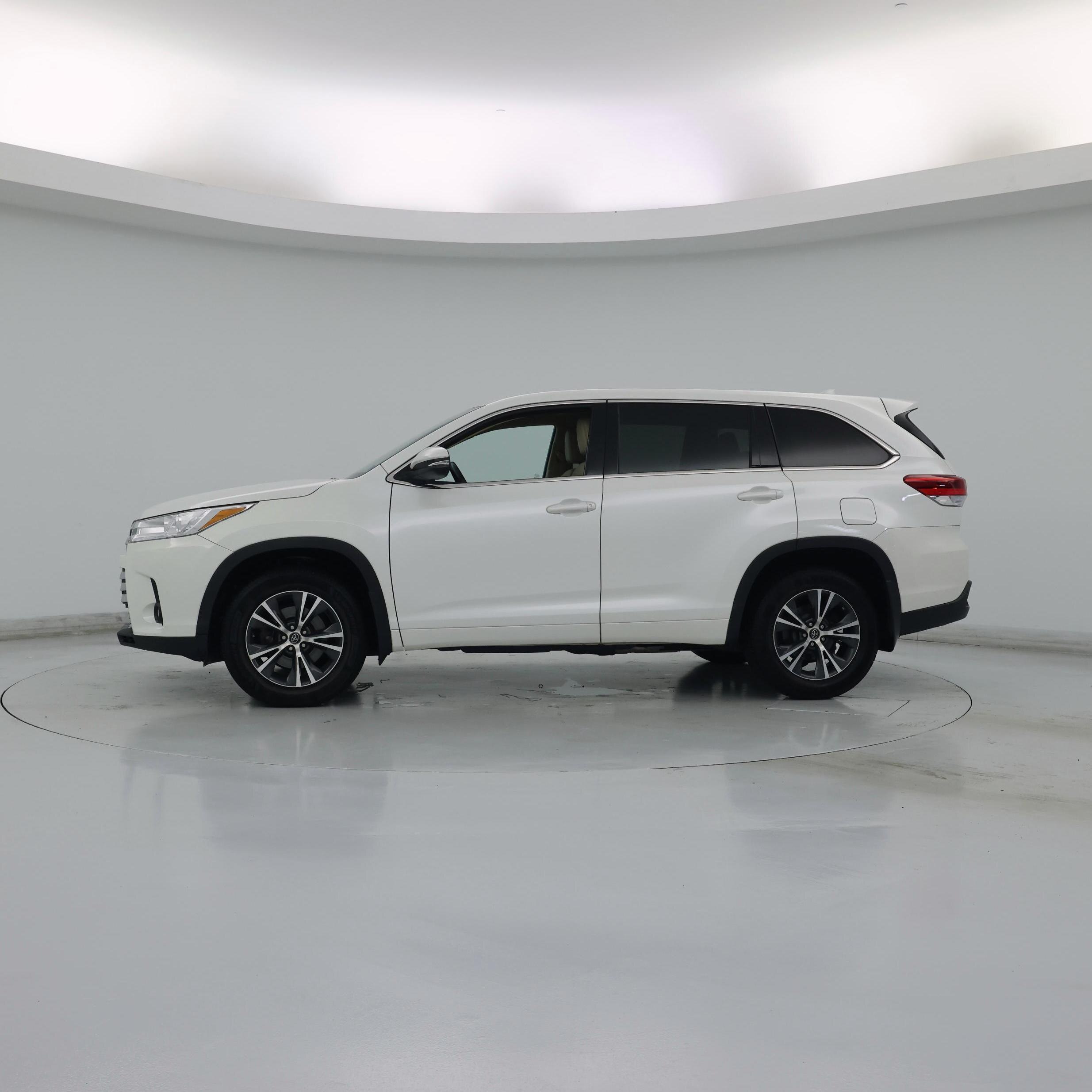 Thumbnail: 2017 Toyota Highlander - 3
