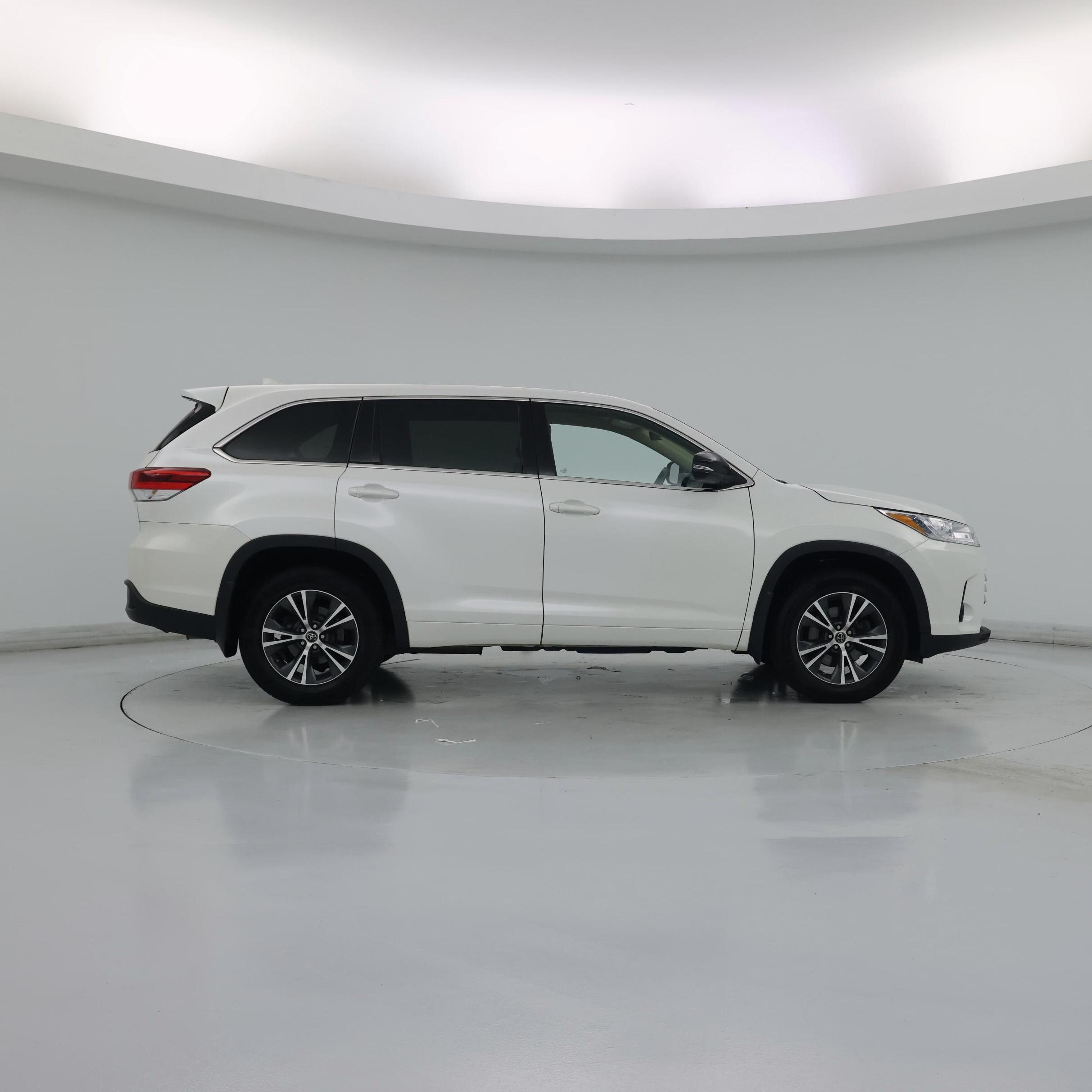 Thumbnail: 2017 Toyota Highlander - 7