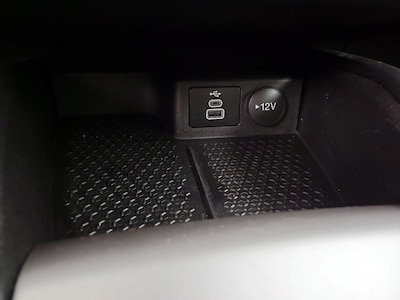 USB/AUX Ports