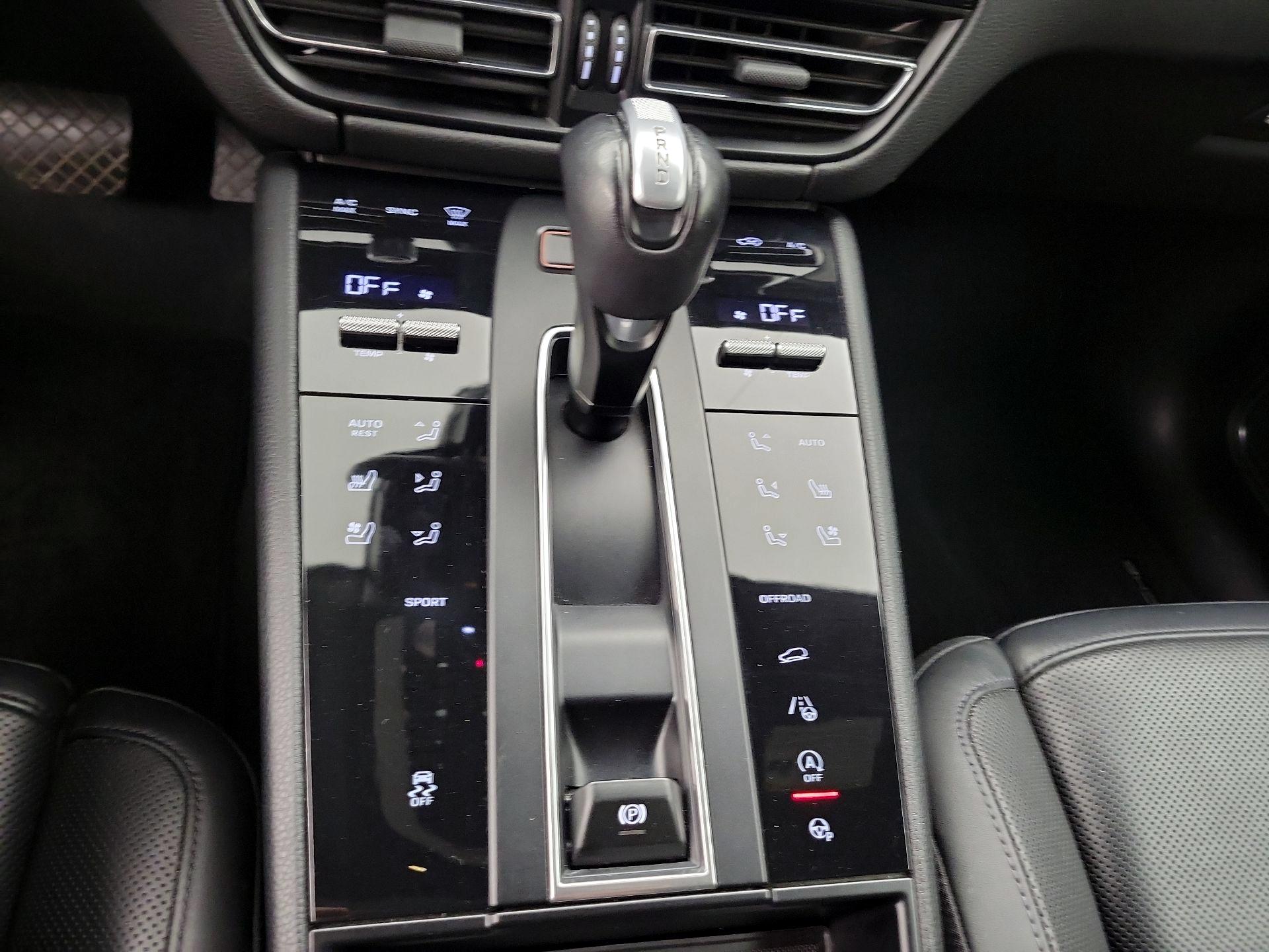 Thumbnail: 2023 Porsche Macan - 16