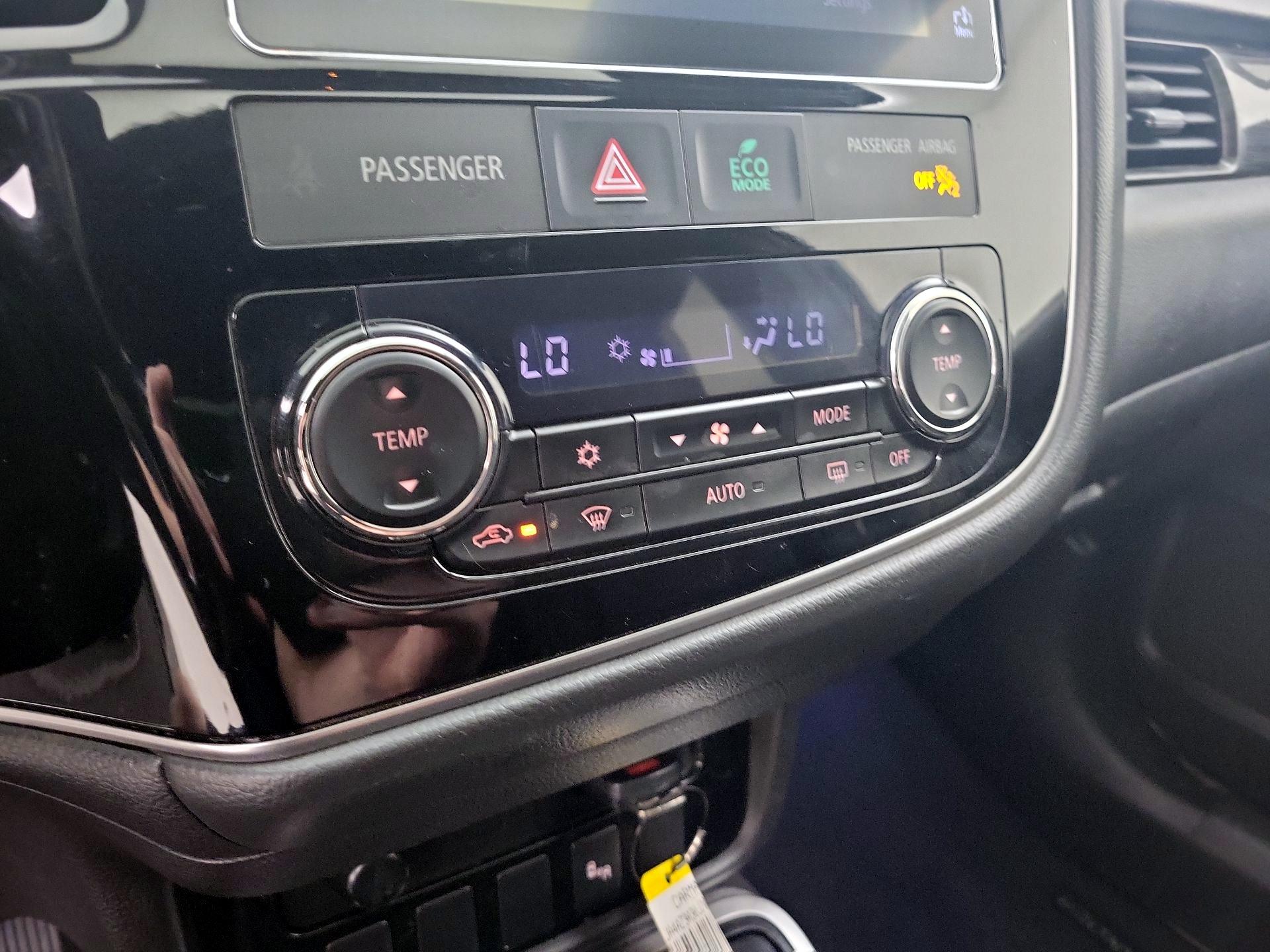 Thumbnail: 2018 Mitsubishi Outlander - 16