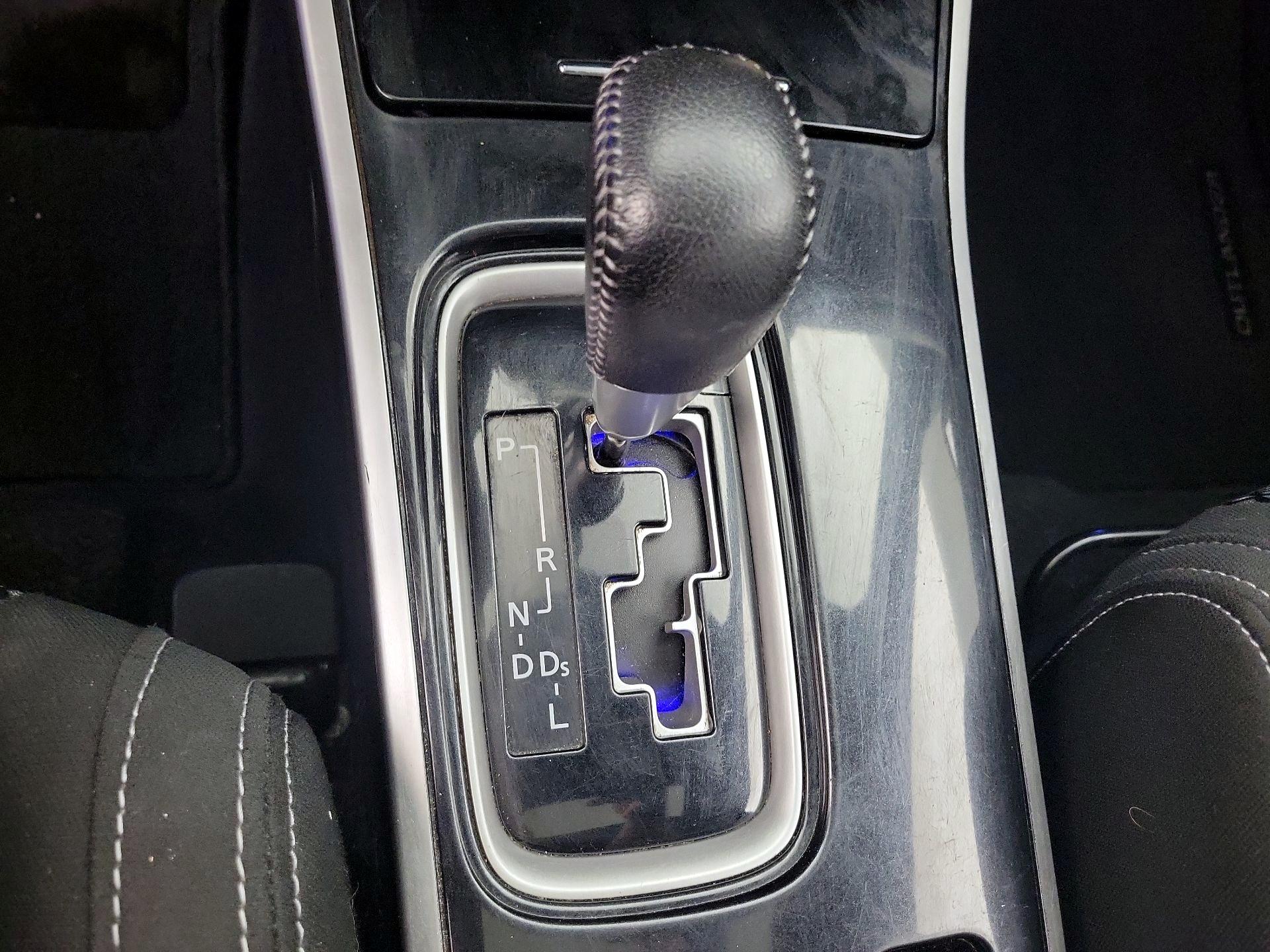 Thumbnail: 2018 Mitsubishi Outlander - 17