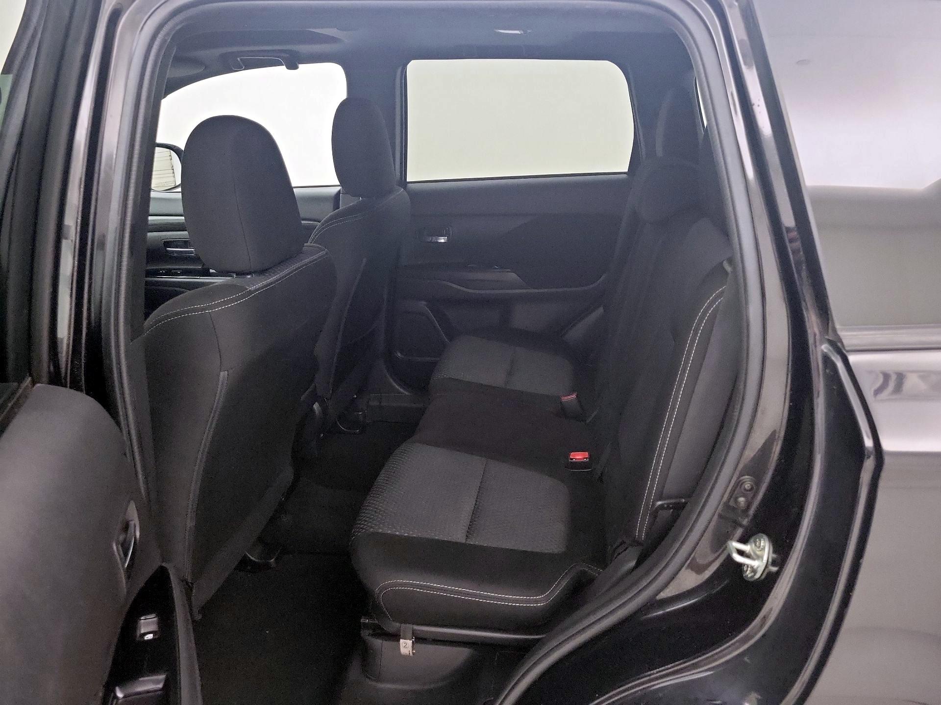 Thumbnail: 2018 Mitsubishi Outlander - 20