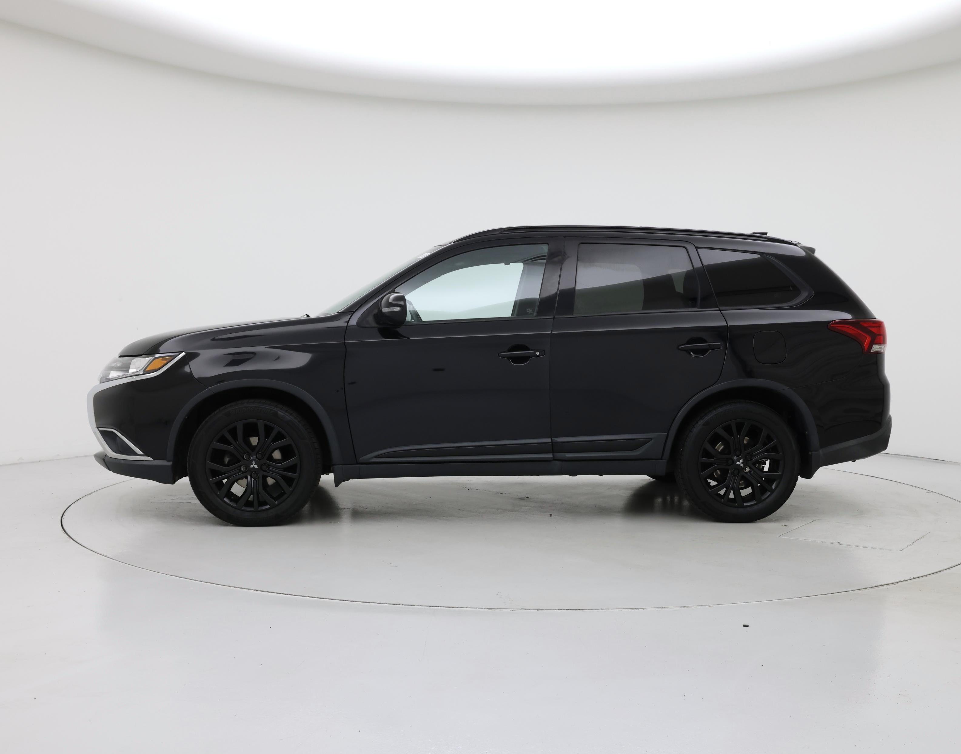 Thumbnail: 2018 Mitsubishi Outlander - 3