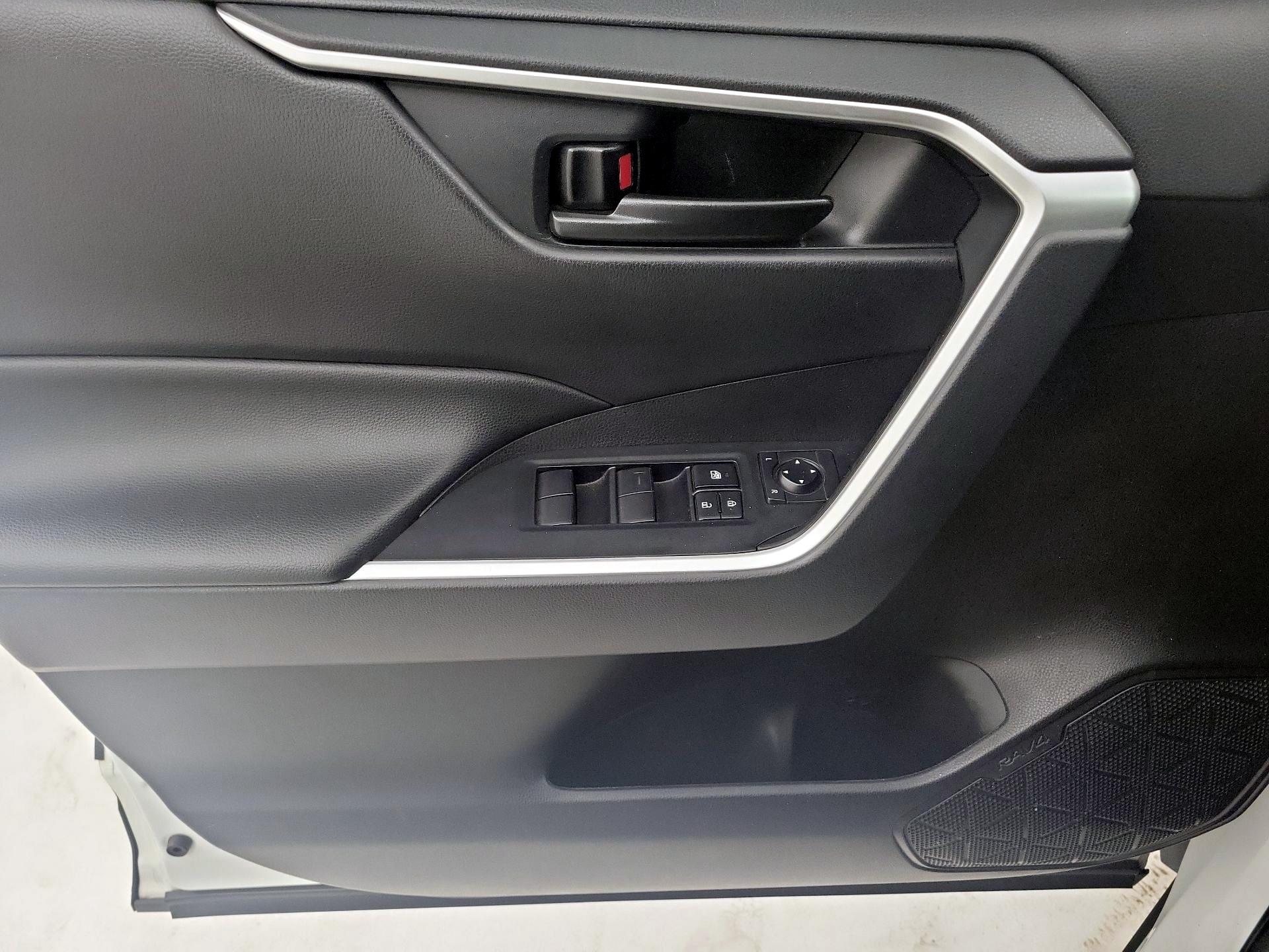 Thumbnail: 2023 Toyota RAV4 - 12