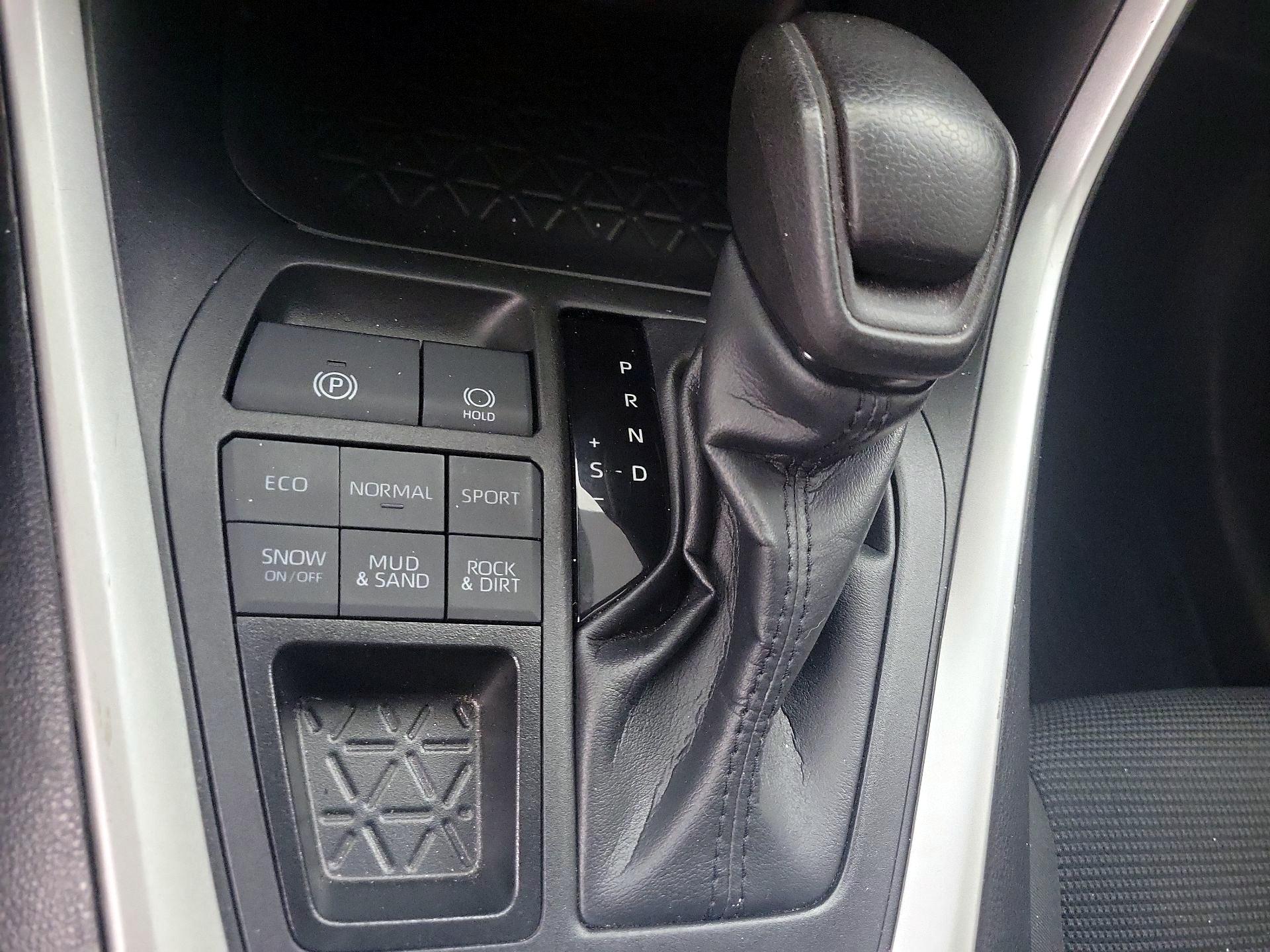 Thumbnail: 2023 Toyota RAV4 - 17