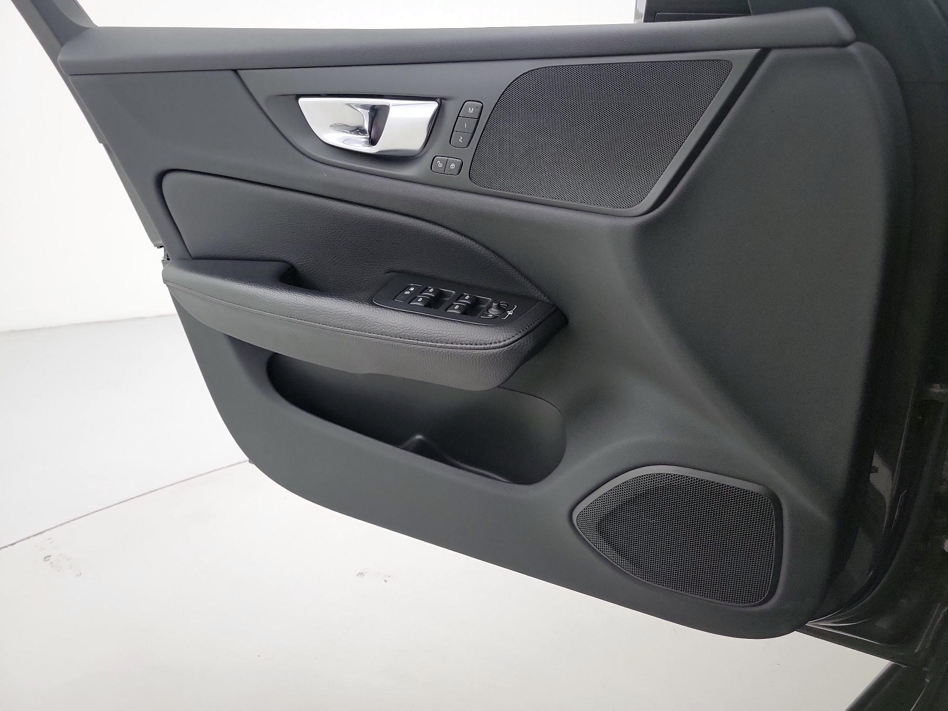 Thumbnail: 2022 Volvo S60 - 12