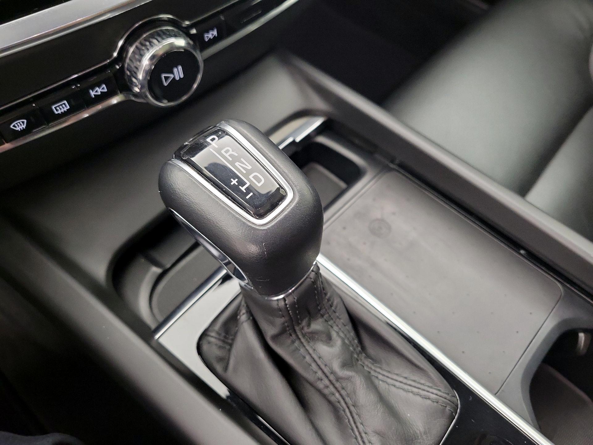 Thumbnail: 2022 Volvo S60 - 17