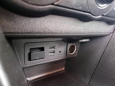 USB/AUX Ports
