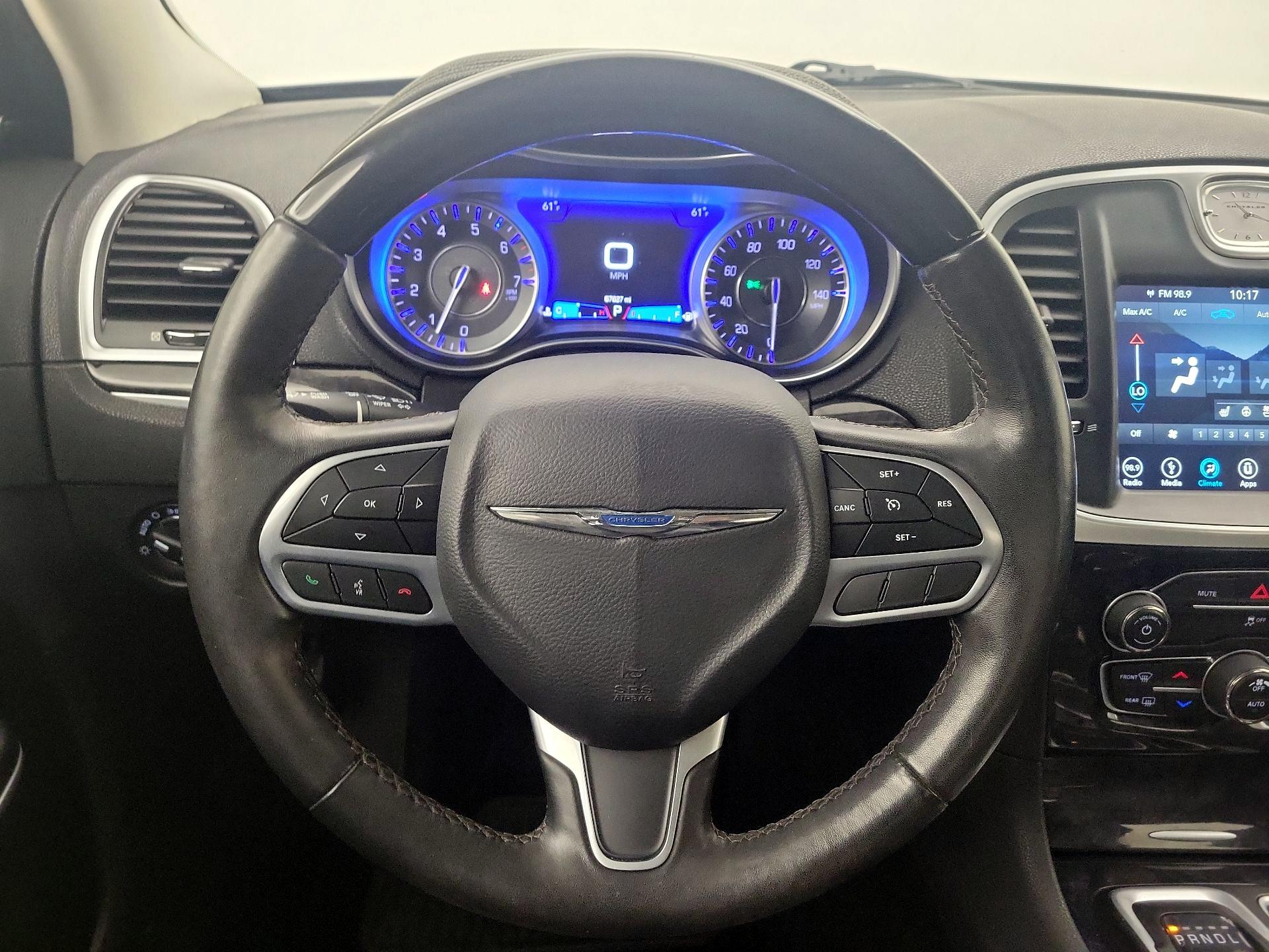 Thumbnail: 2019 Chrysler 300 - 10