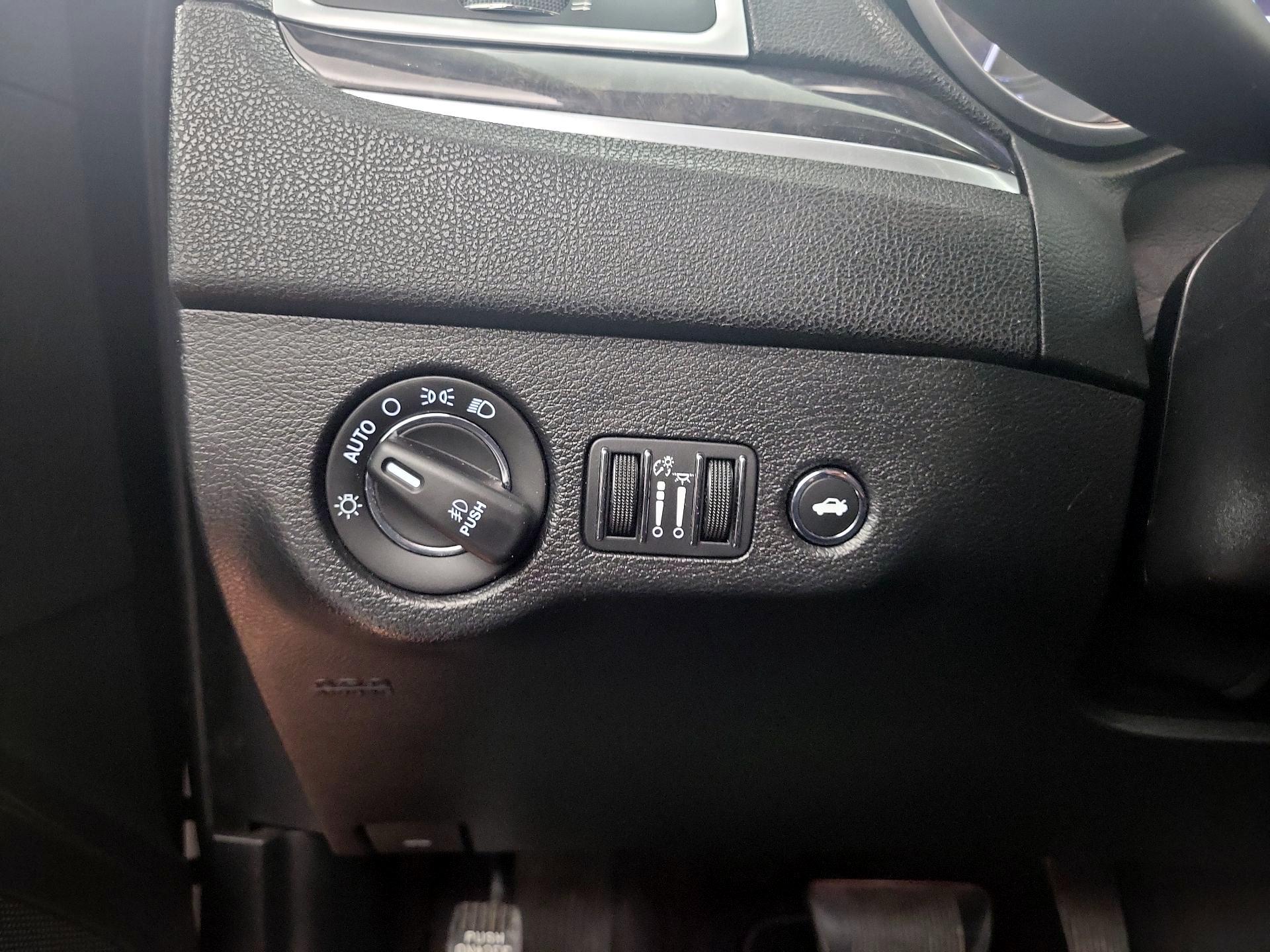 Thumbnail: 2019 Chrysler 300 - 13