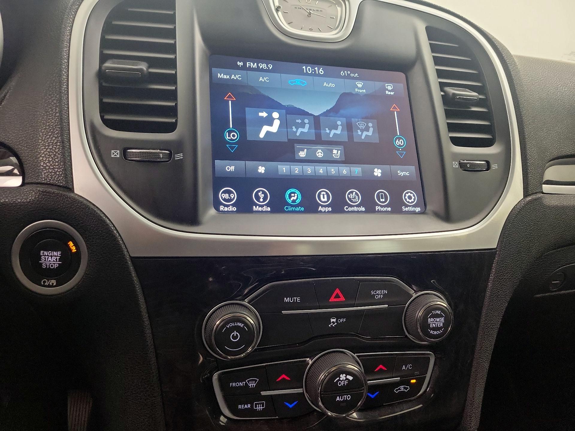 Thumbnail: 2019 Chrysler 300 - 15