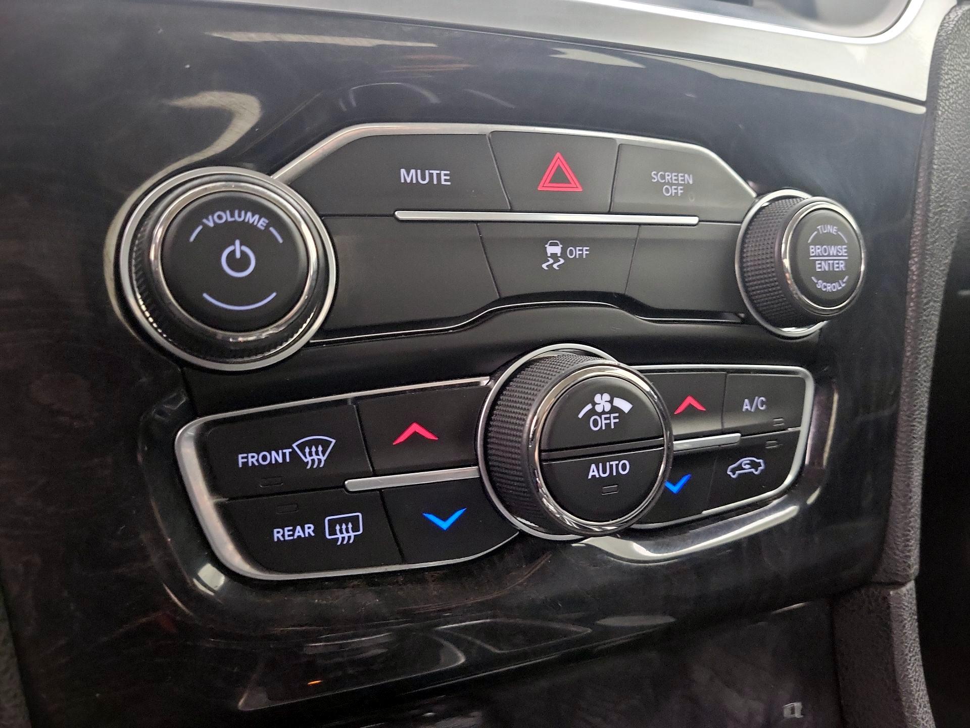 Thumbnail: 2019 Chrysler 300 - 16