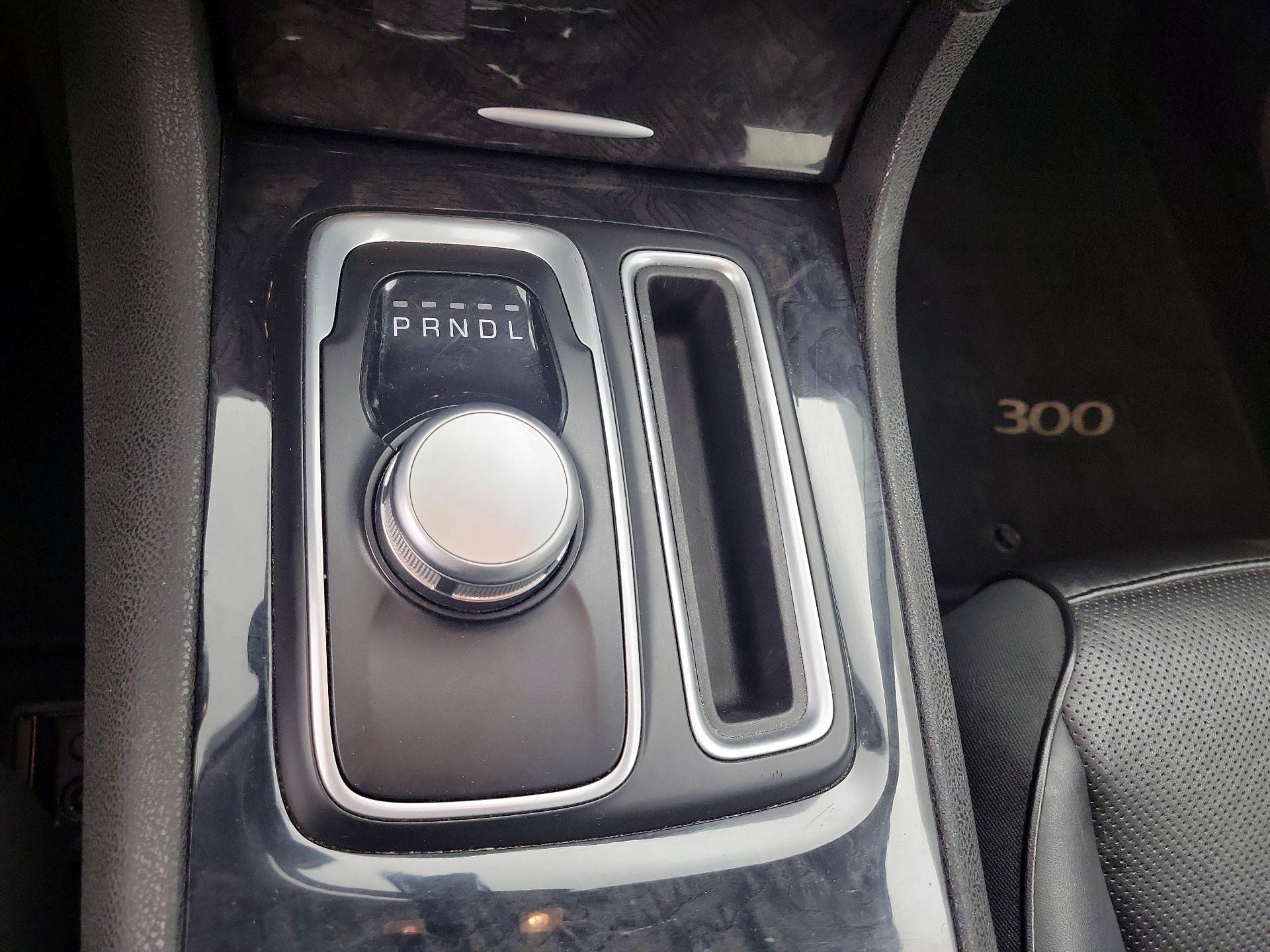 Thumbnail: 2019 Chrysler 300 - 17