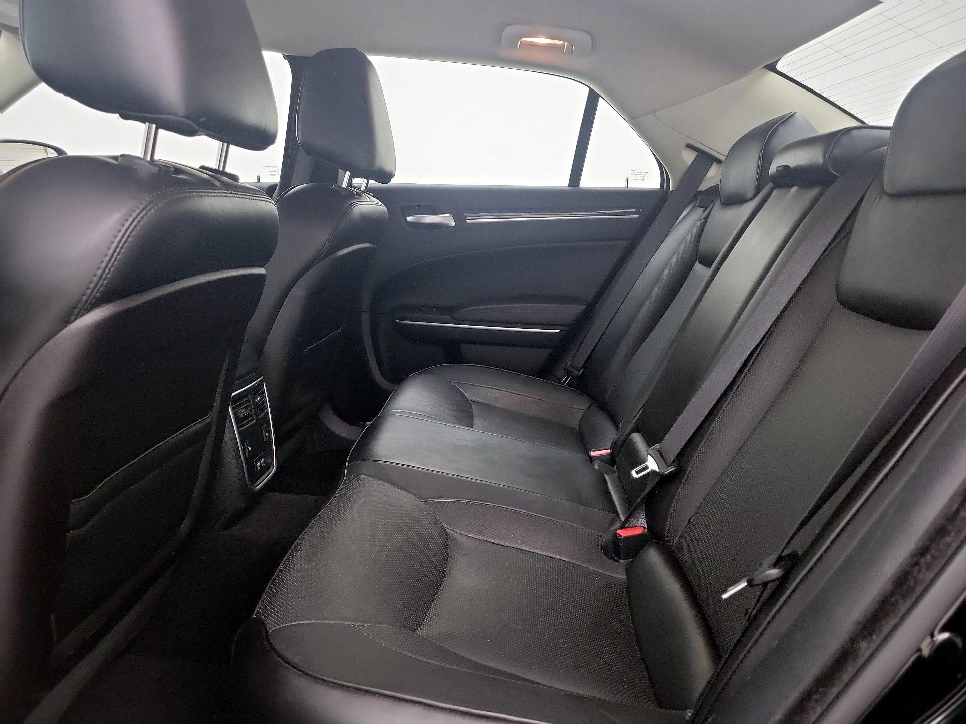 Thumbnail: 2019 Chrysler 300 - 18