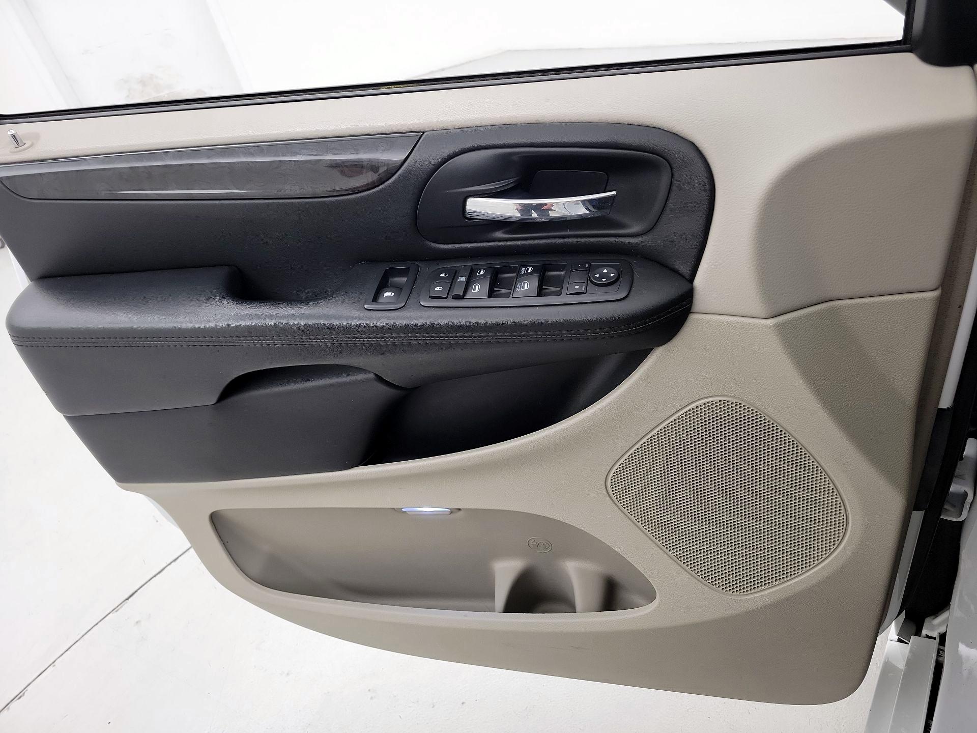 Thumbnail: 2018 Dodge Grand Caravan - 12