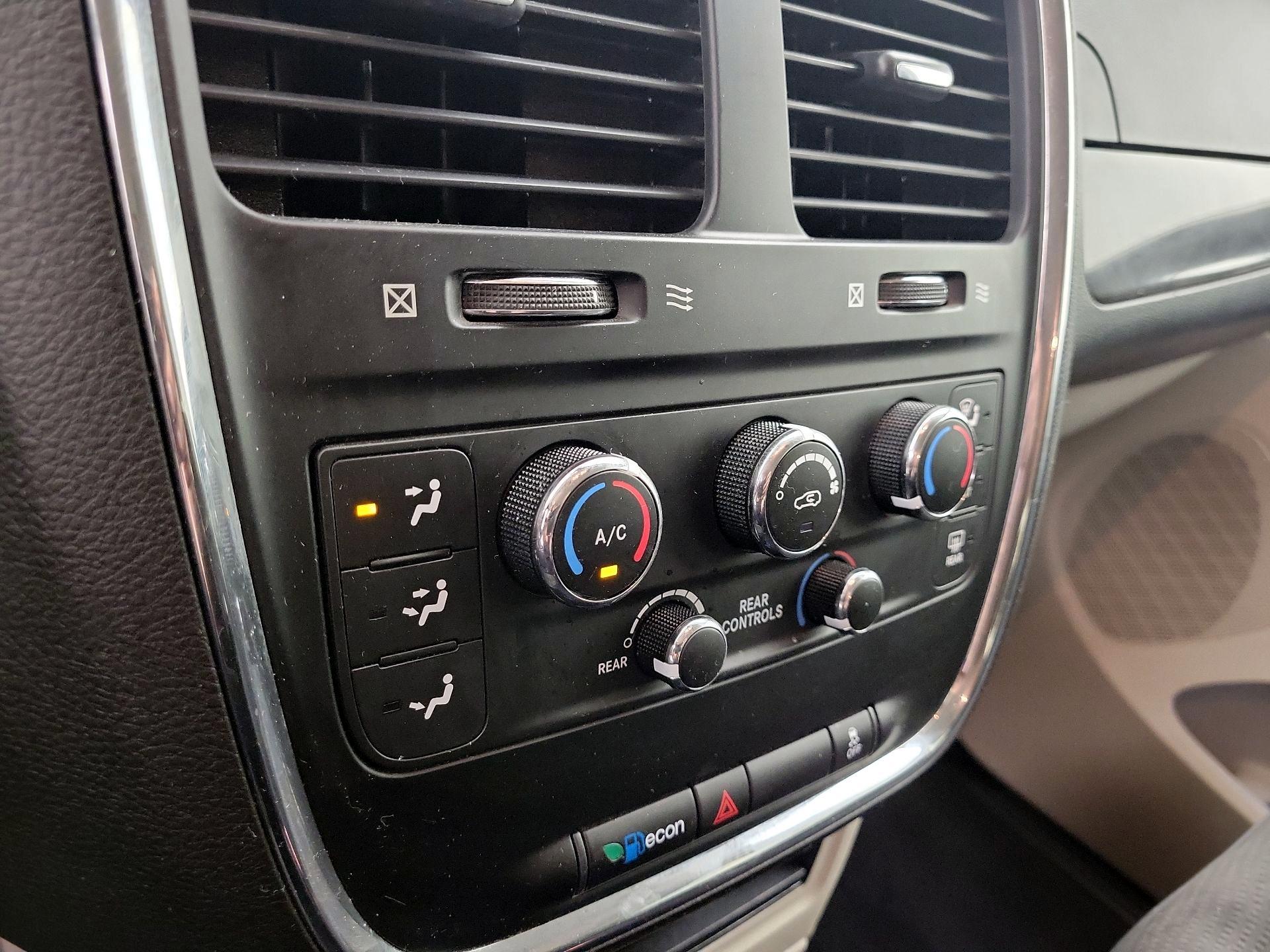 Thumbnail: 2018 Dodge Grand Caravan - 16