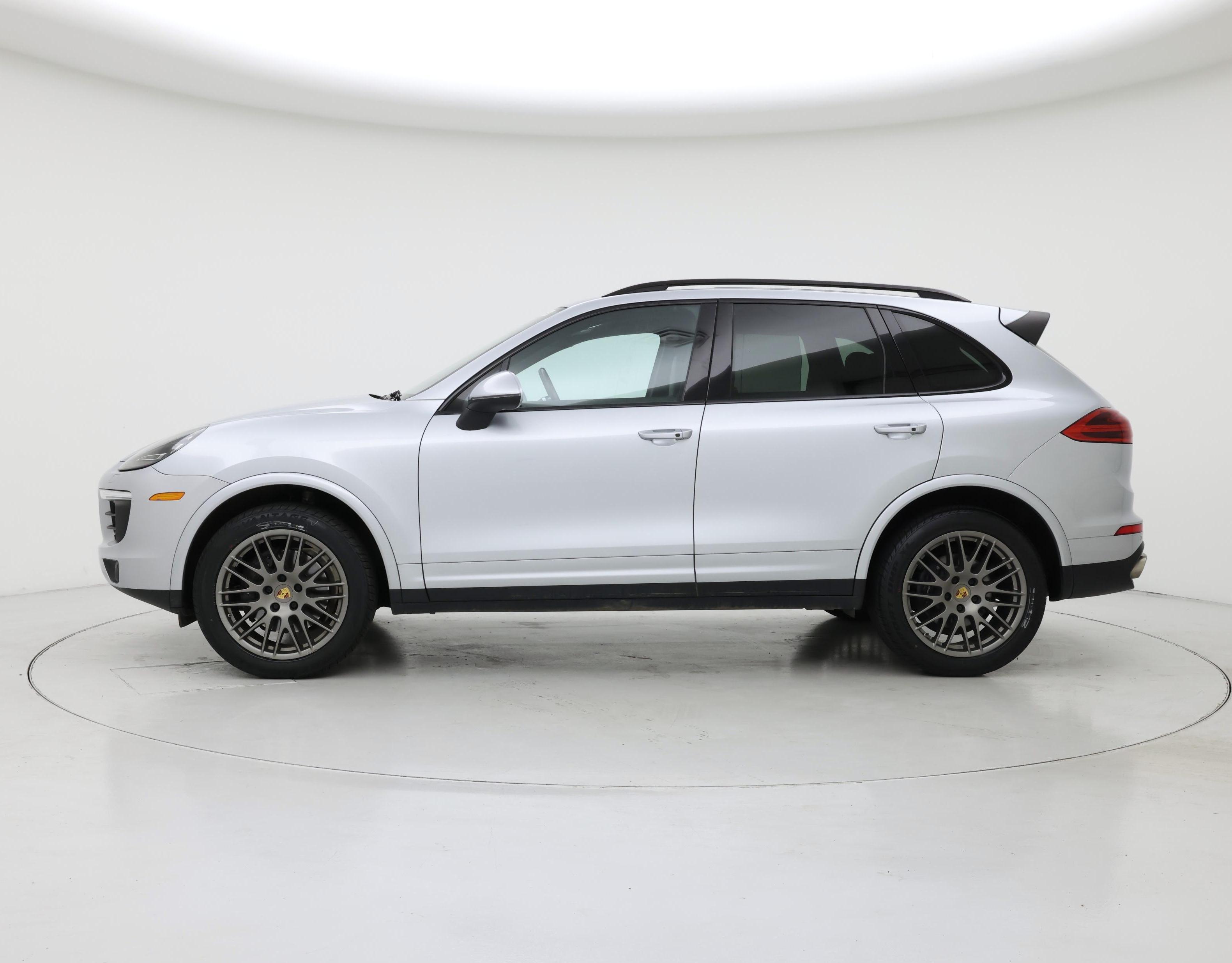 Thumbnail: 2018 Porsche Cayenne - 3