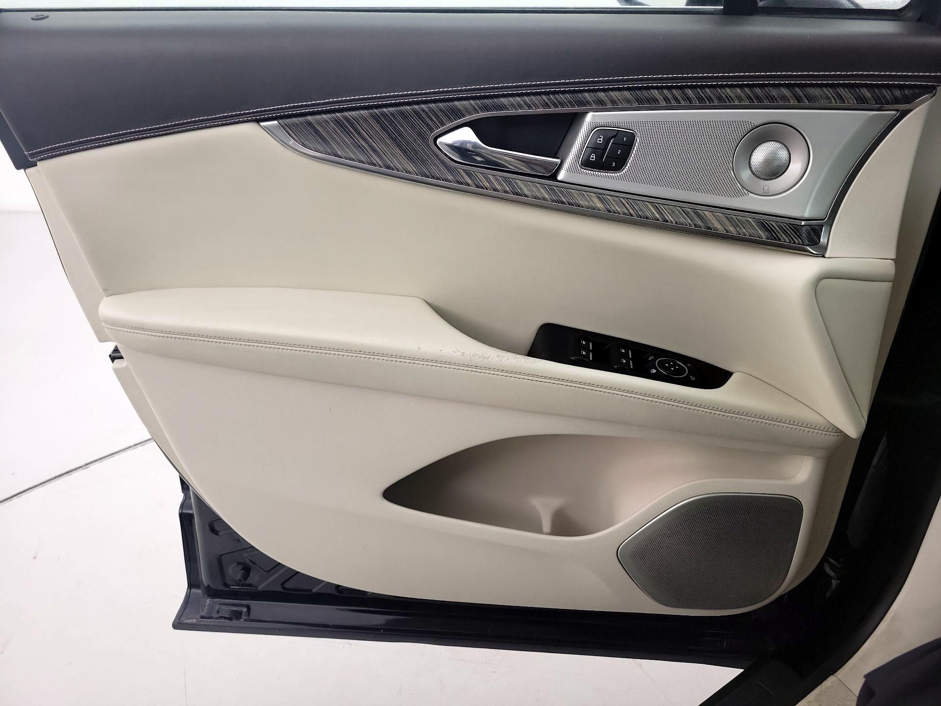 Thumbnail: 2019 Lincoln Nautilus - 12