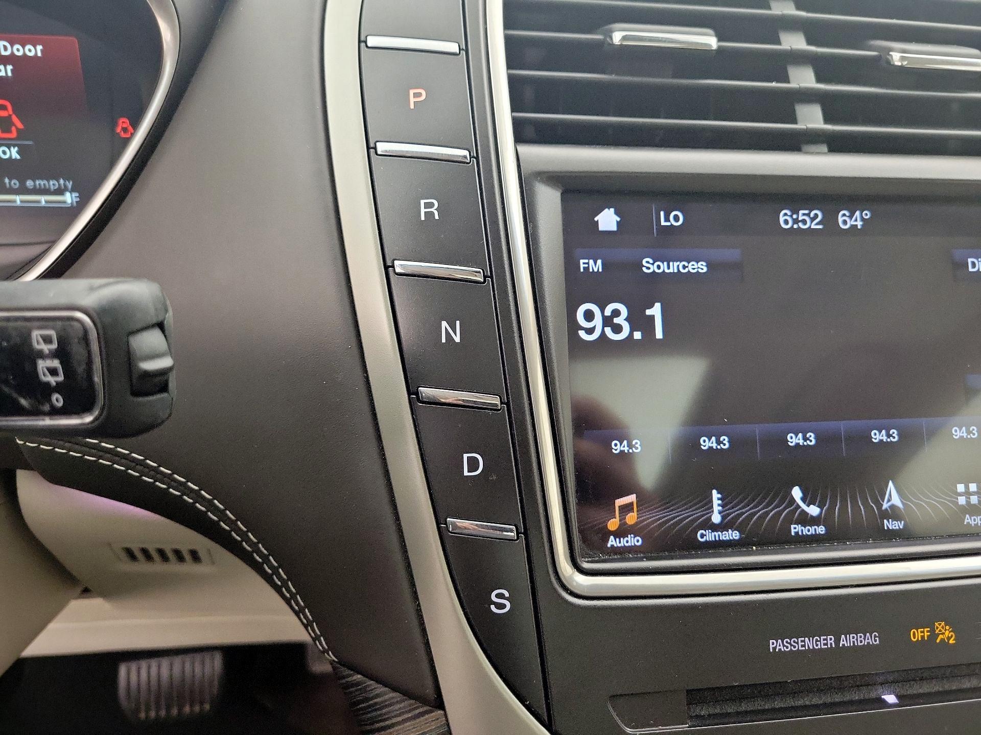 Thumbnail: 2019 Lincoln Nautilus - 17