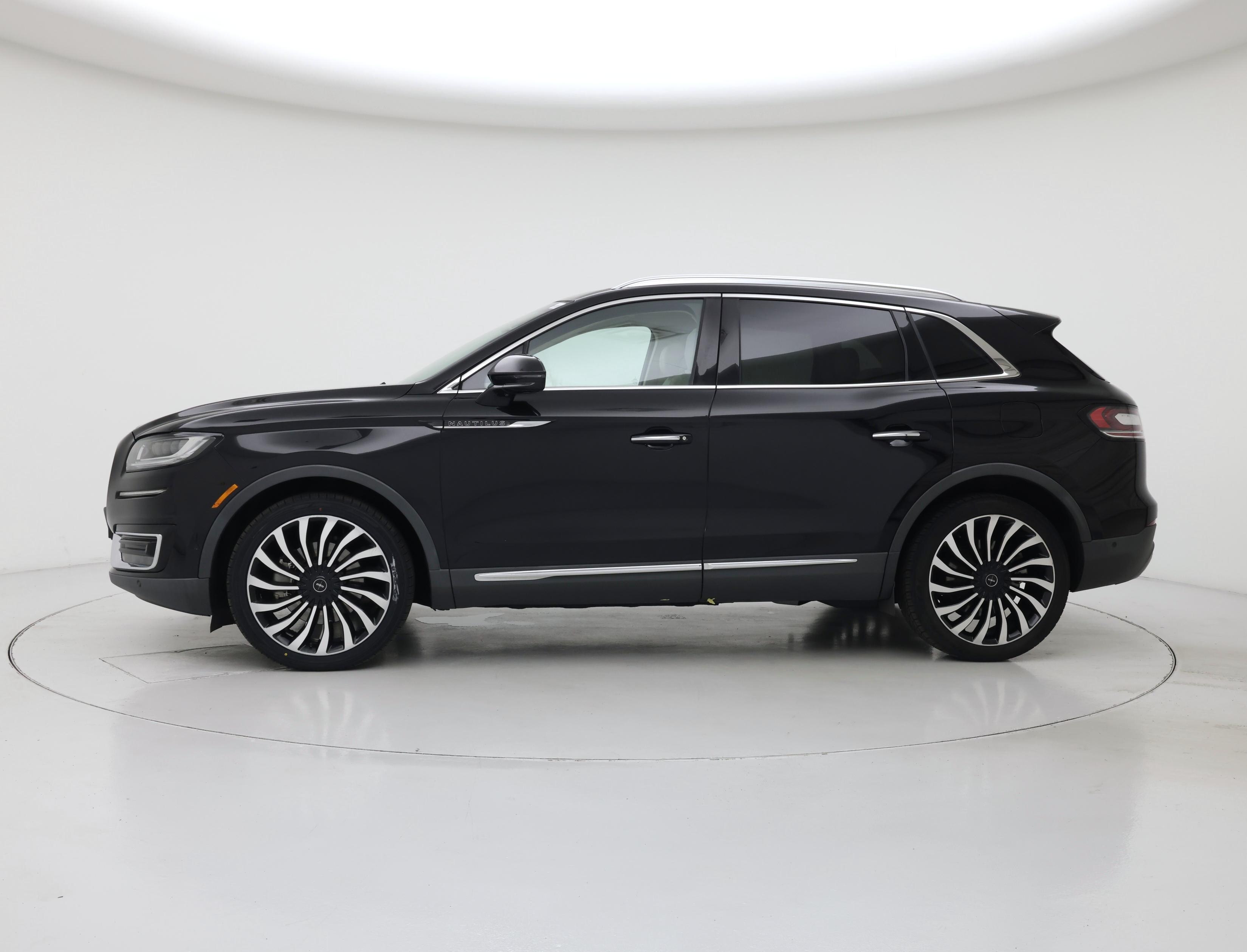 Thumbnail: 2019 Lincoln Nautilus - 3