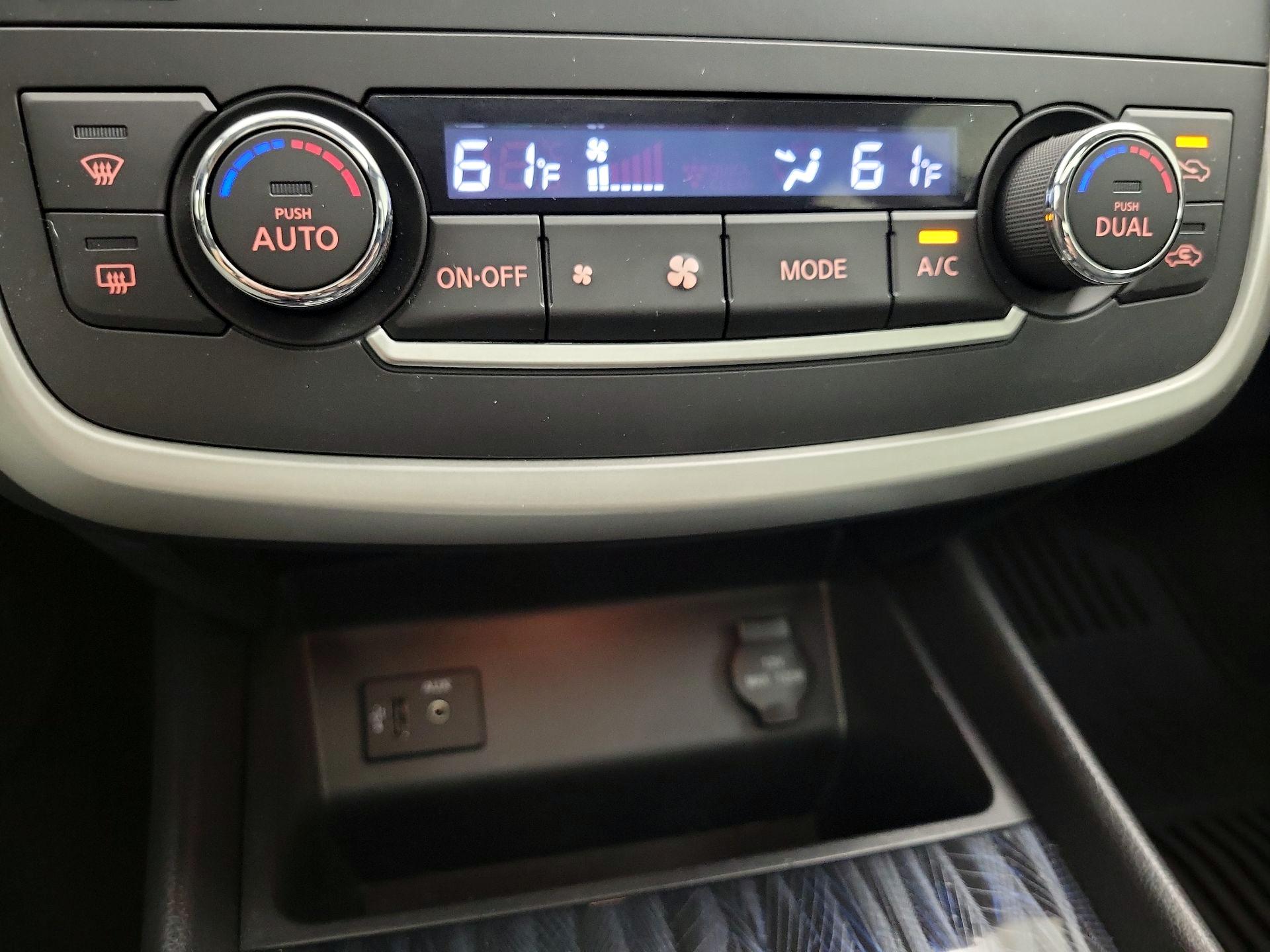 Thumbnail: 2016 Nissan Altima - 16