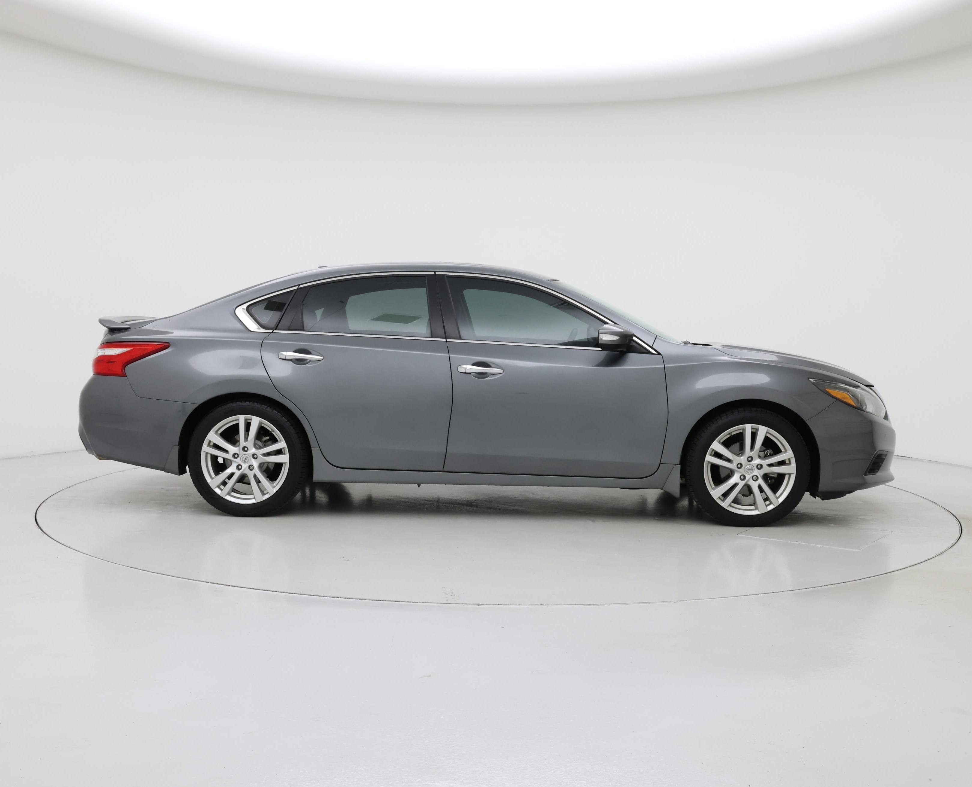 Thumbnail: 2016 Nissan Altima - 7