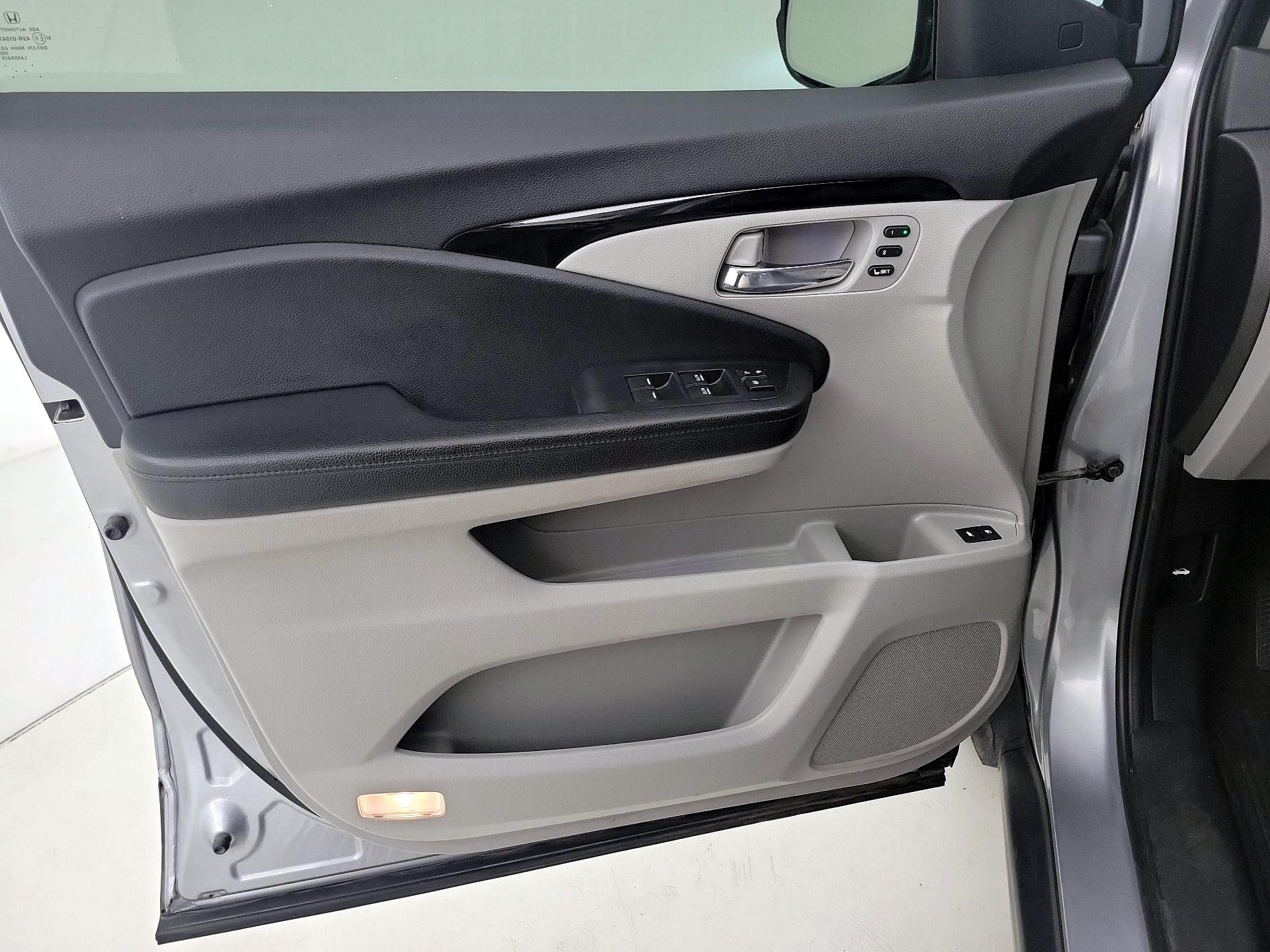 Thumbnail: 2020 Honda Pilot - 12