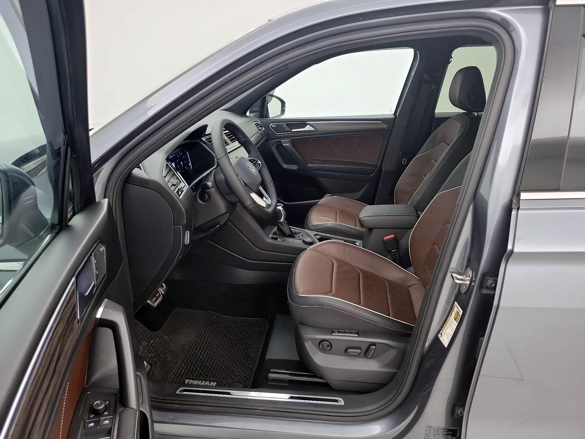 Thumbnail: 2022 Volkswagen Tiguan - 11