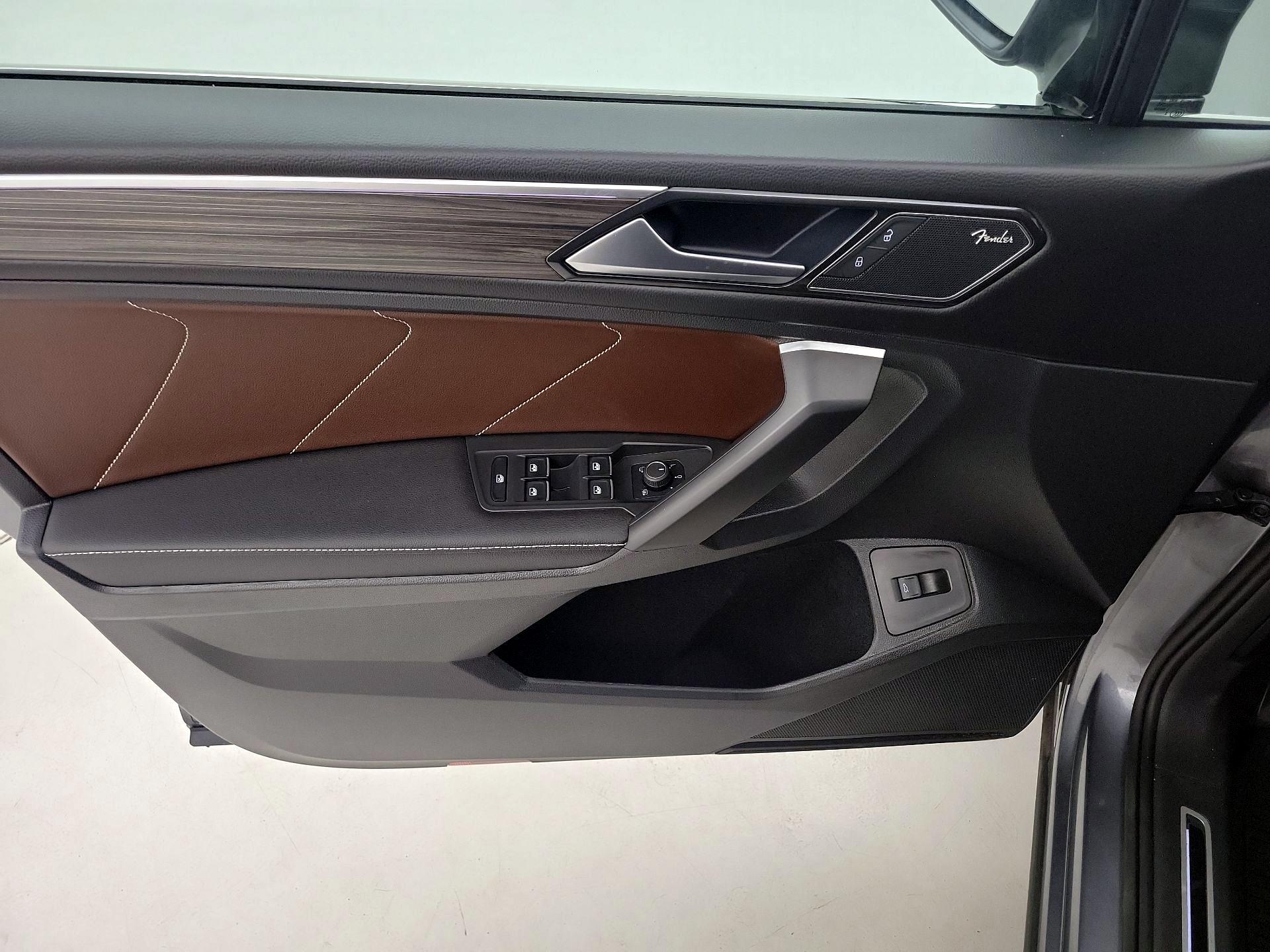 Thumbnail: 2022 Volkswagen Tiguan - 12