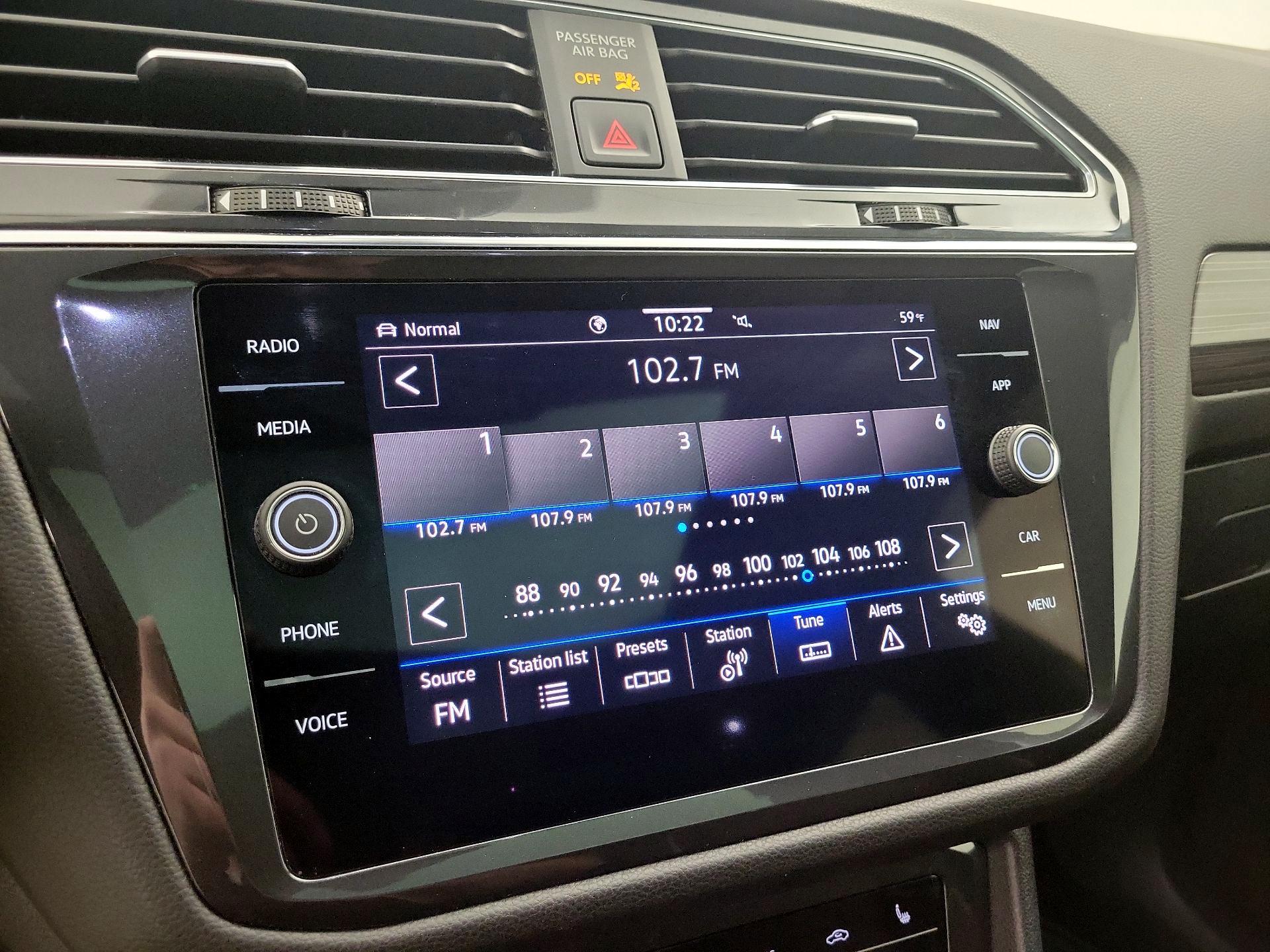 Thumbnail: 2022 Volkswagen Tiguan - 16