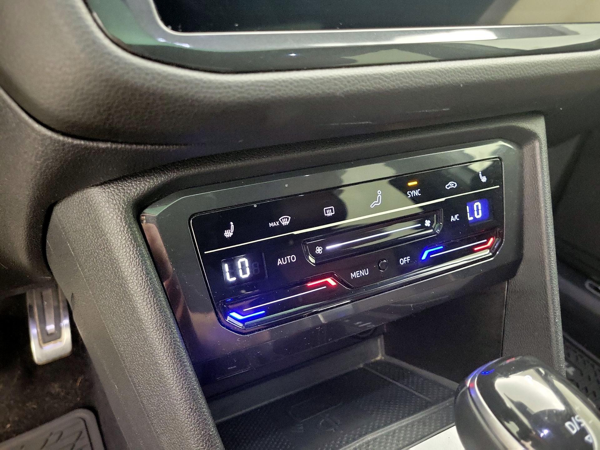 Thumbnail: 2022 Volkswagen Tiguan - 17