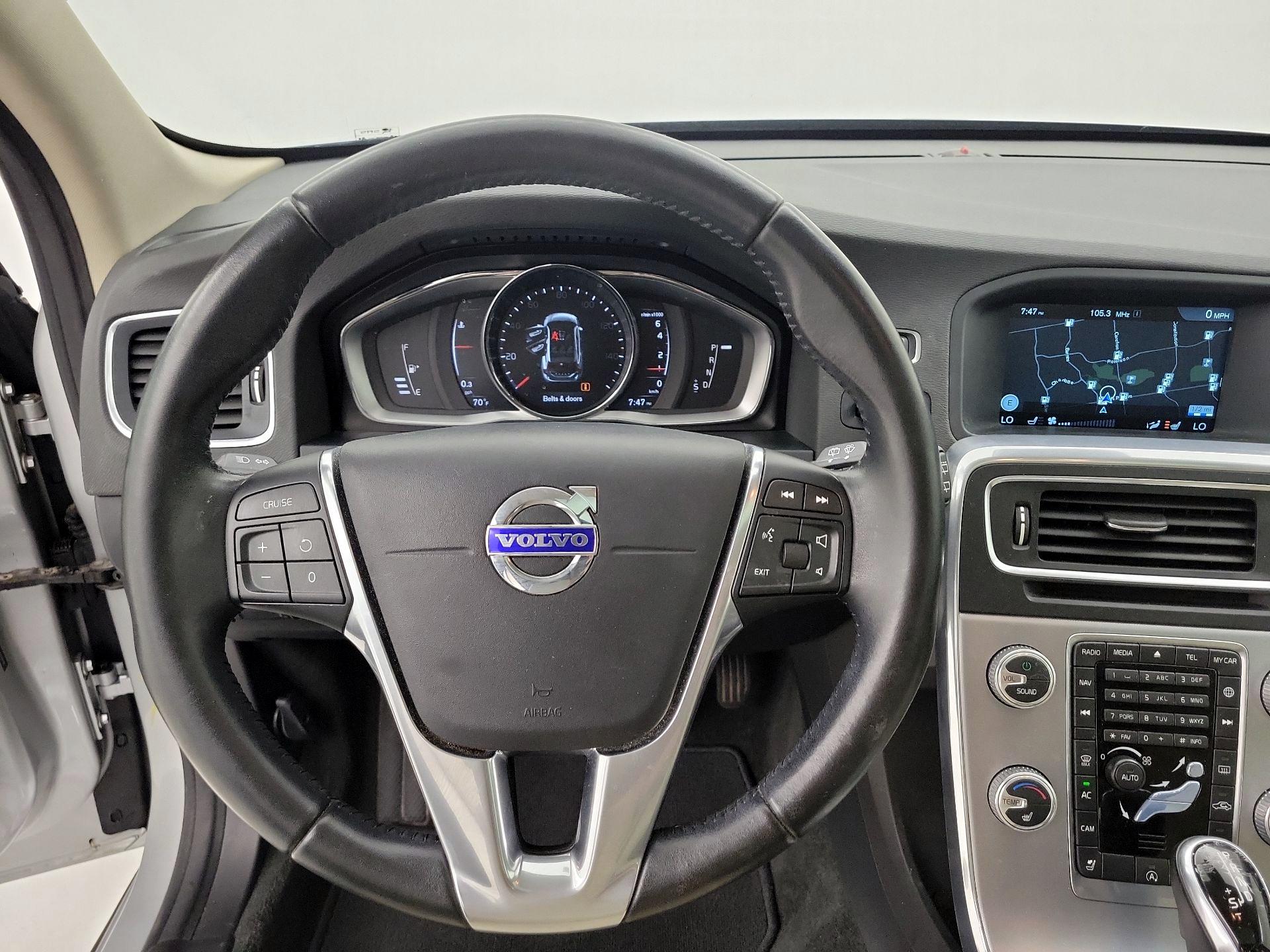 Thumbnail: 2017 Volvo V60 - 10