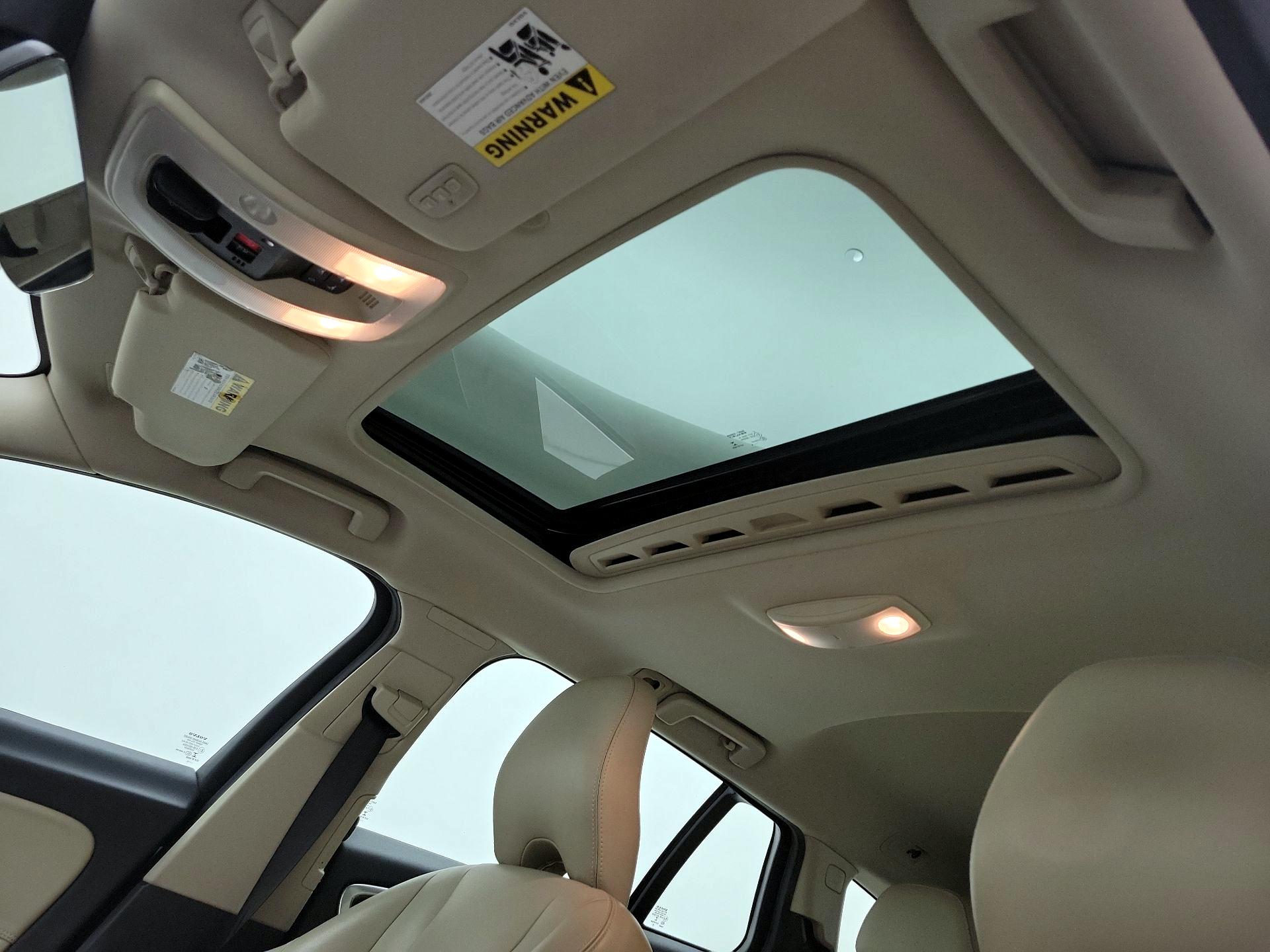 Thumbnail: 2017 Volvo V60 - 20