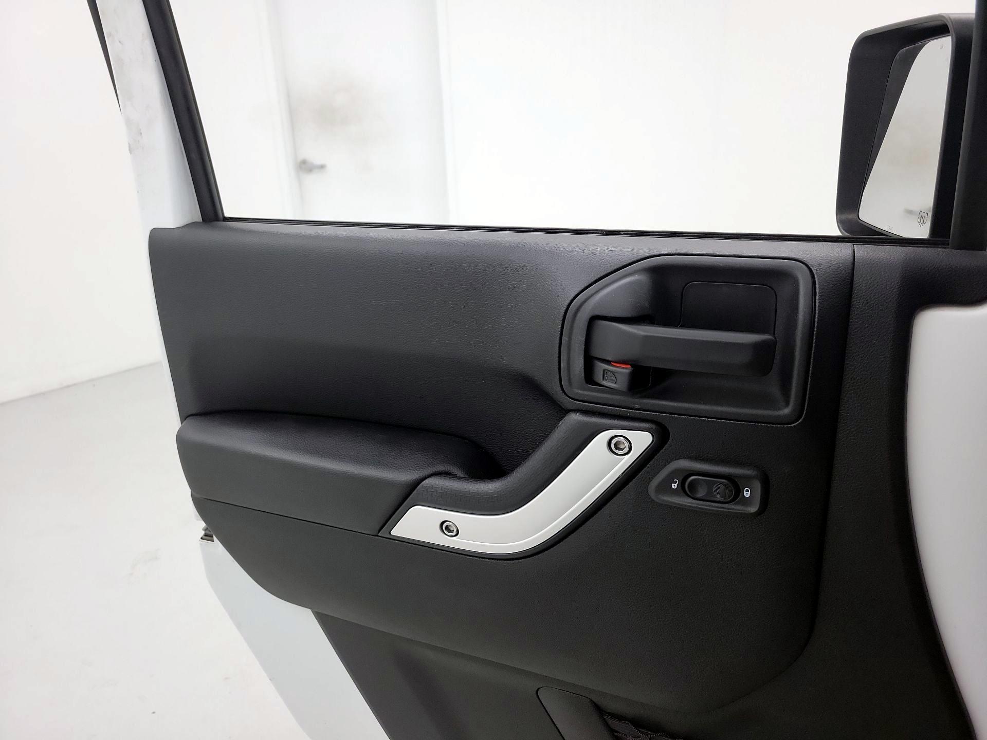 Thumbnail: 2018 Jeep Wrangler - 12