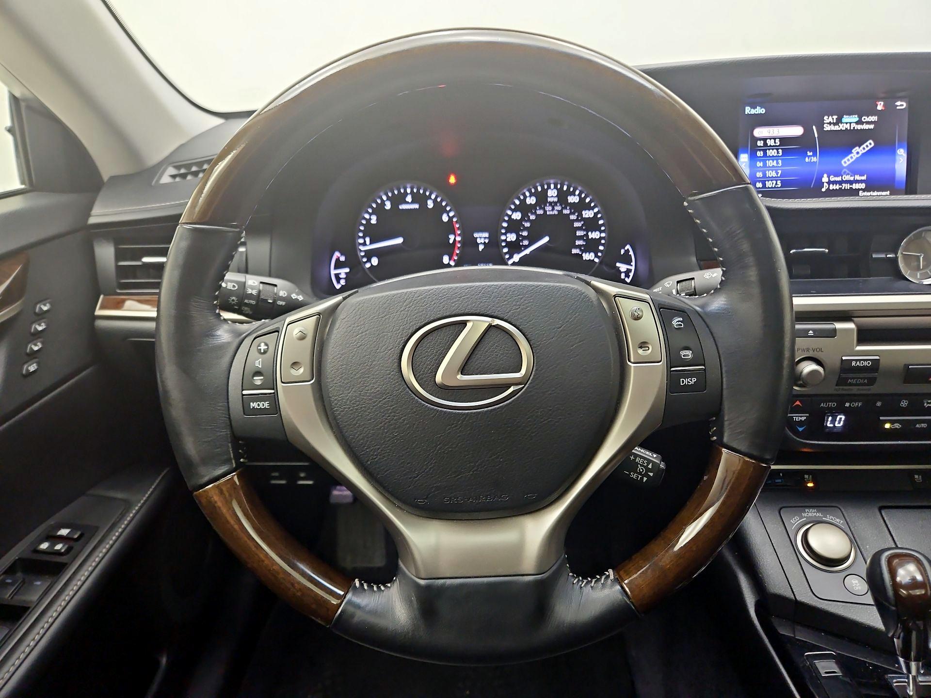 Thumbnail: 2015 Lexus ES - 10