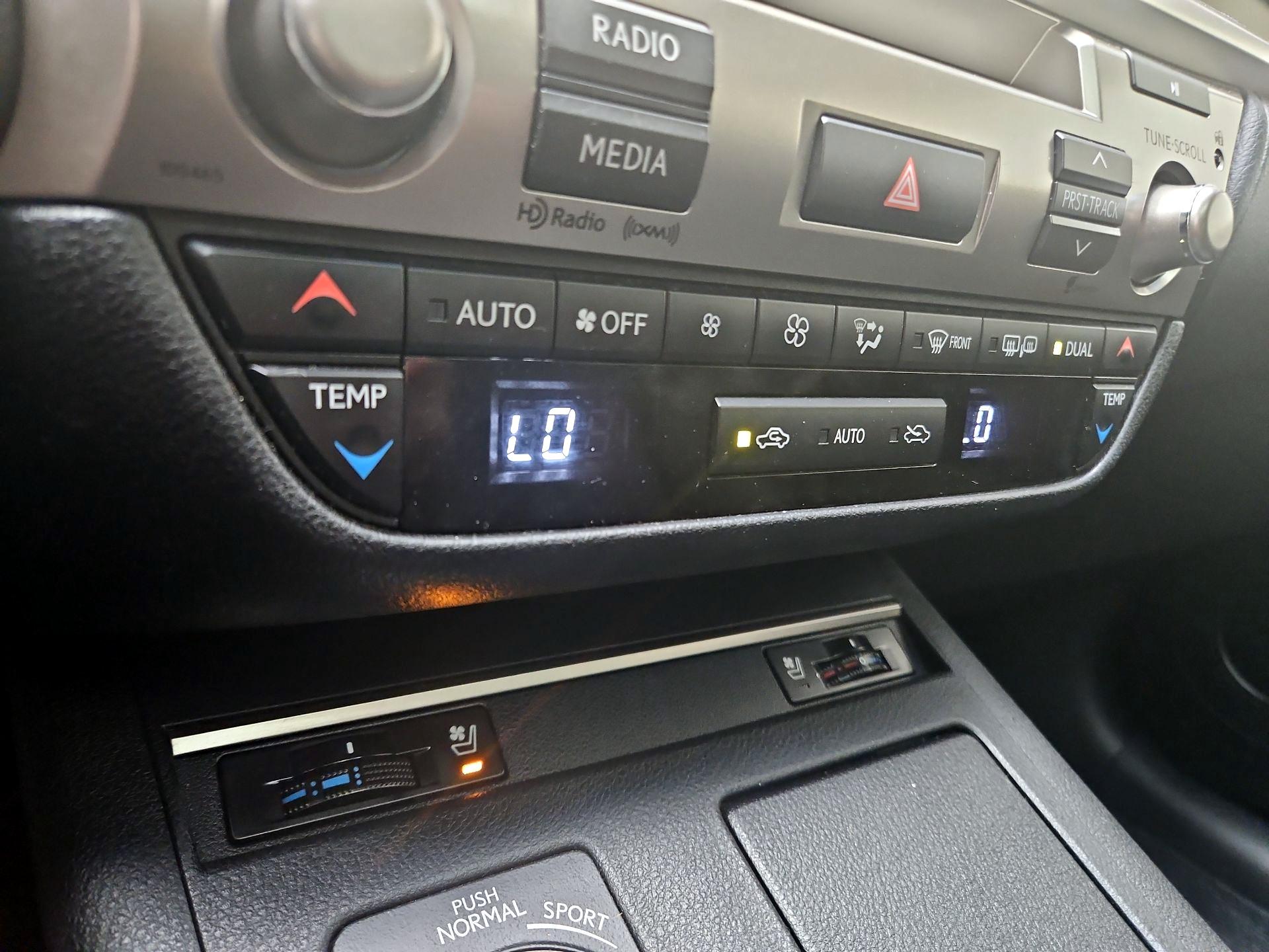 Thumbnail: 2015 Lexus ES - 16