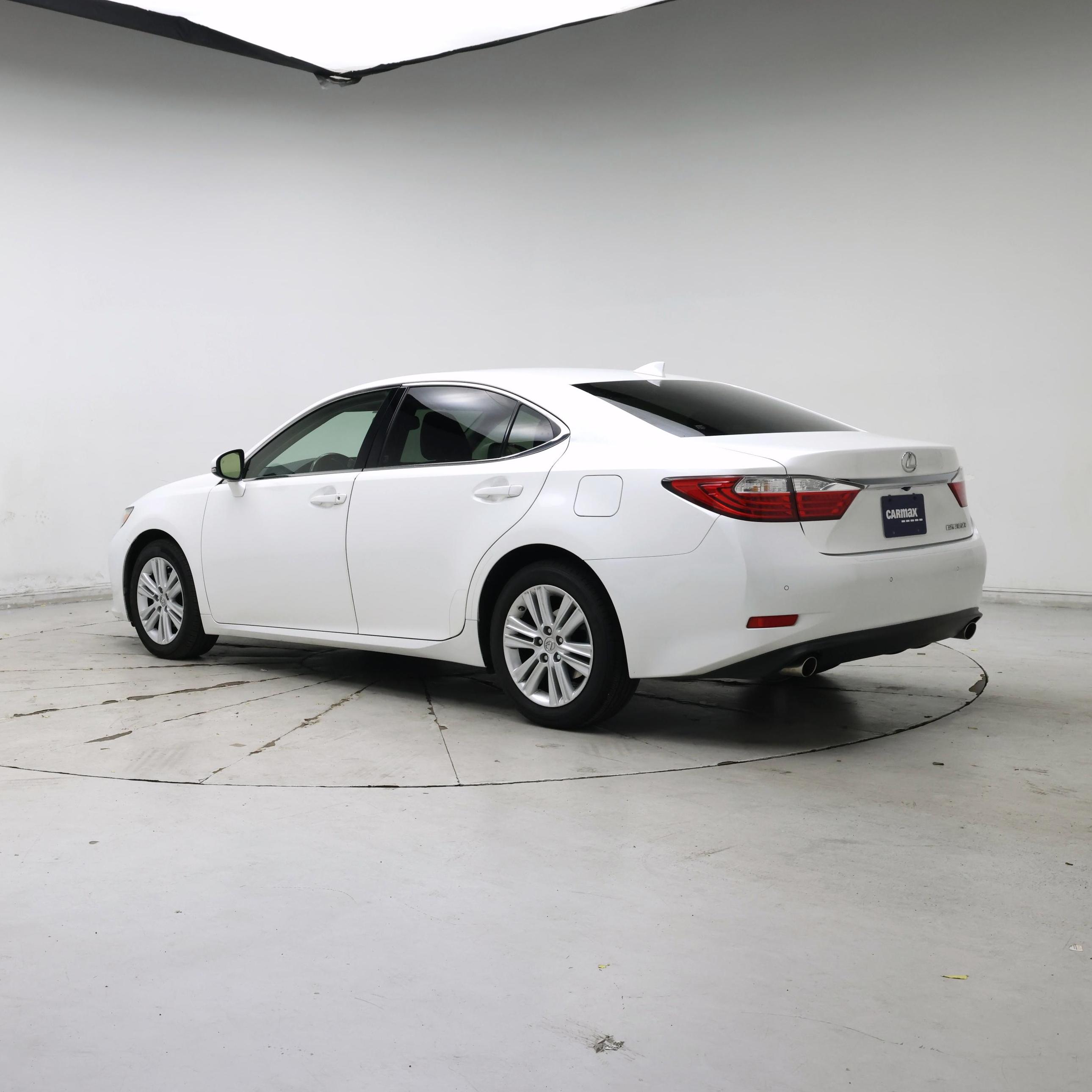 Thumbnail: 2015 Lexus ES - 2