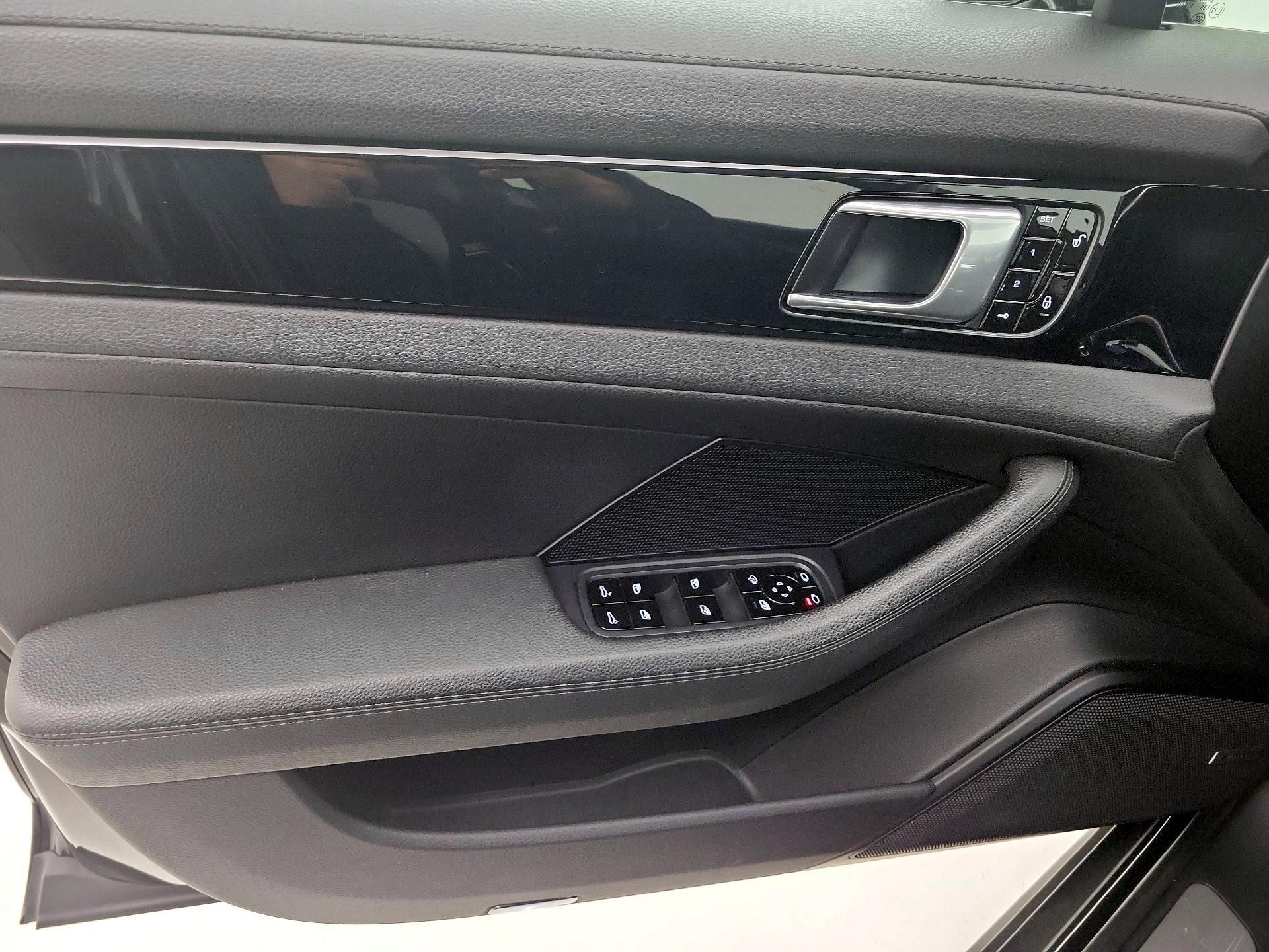 Thumbnail: 2018 Porsche Panamera - 12