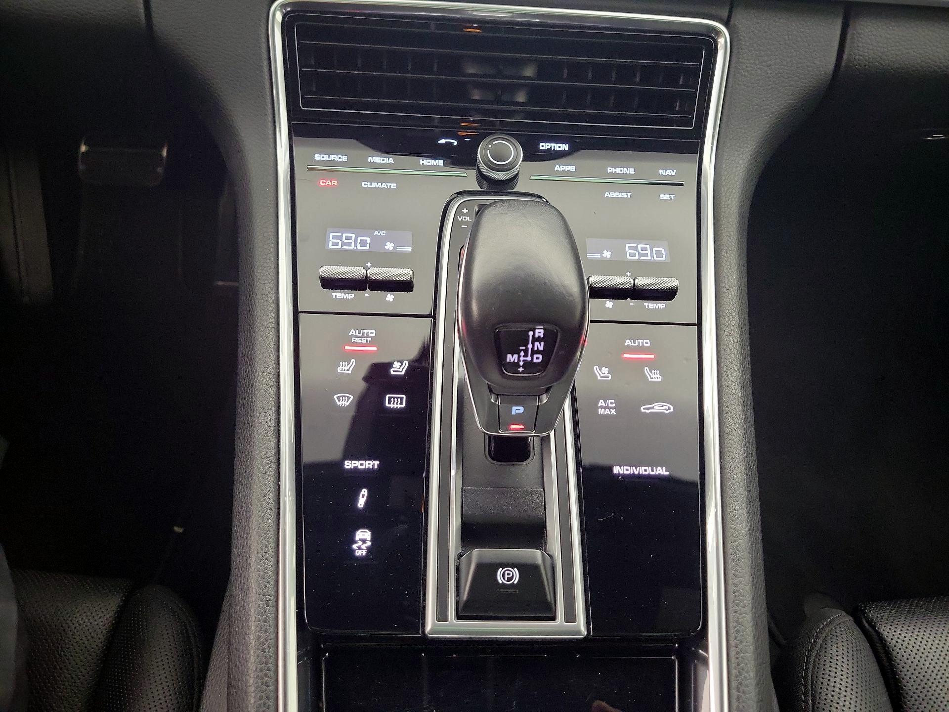 Thumbnail: 2018 Porsche Panamera - 17