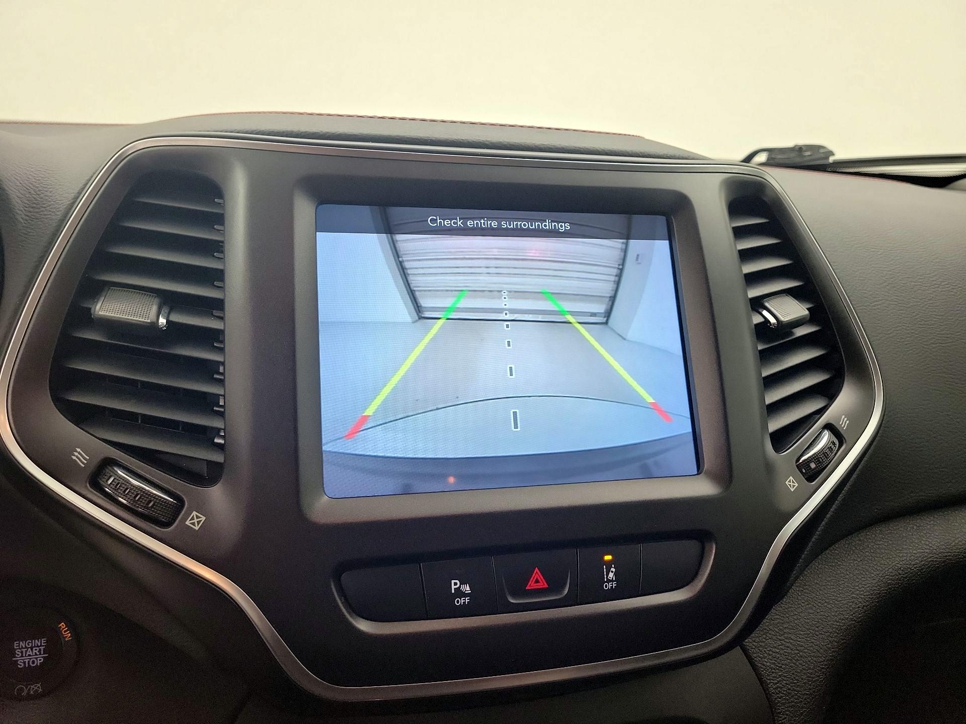 Thumbnail: 2021 Jeep Cherokee - 14