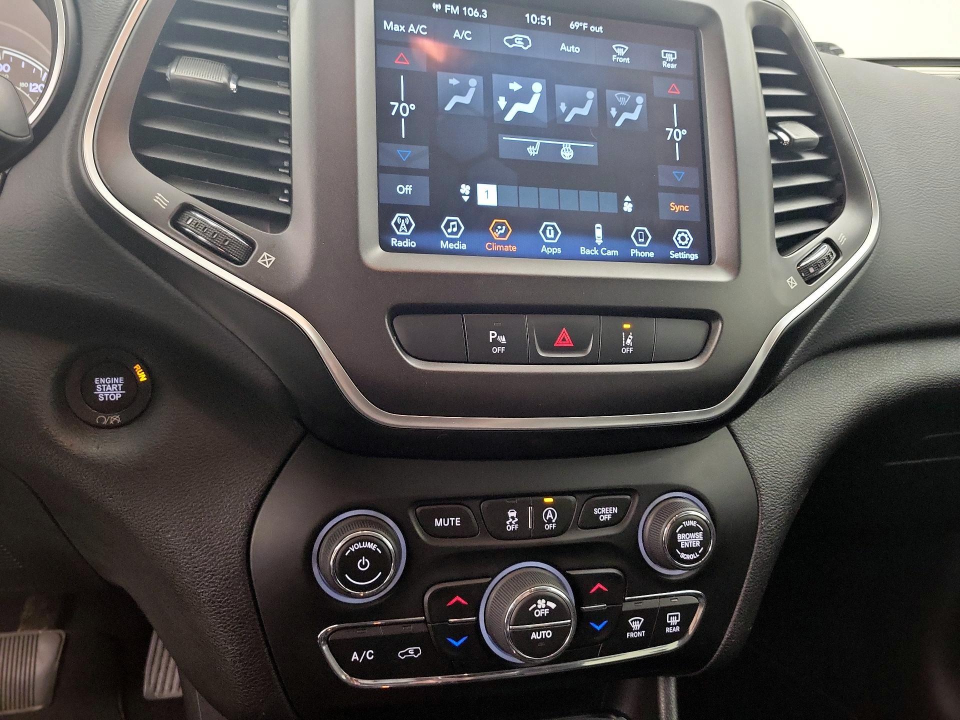 Thumbnail: 2021 Jeep Cherokee - 16